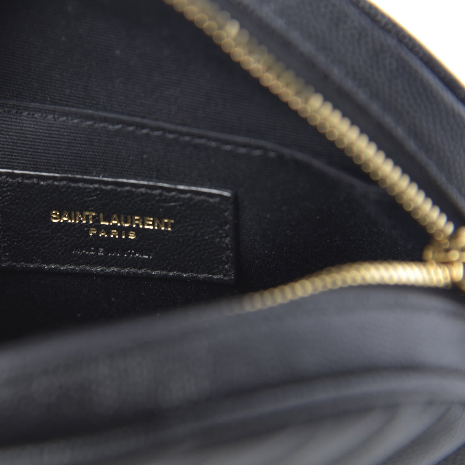 Saint Laurent Grain De Poudre Matelasse Chevron Quilted Round Vinyle Camera Bag Black 6 of 10