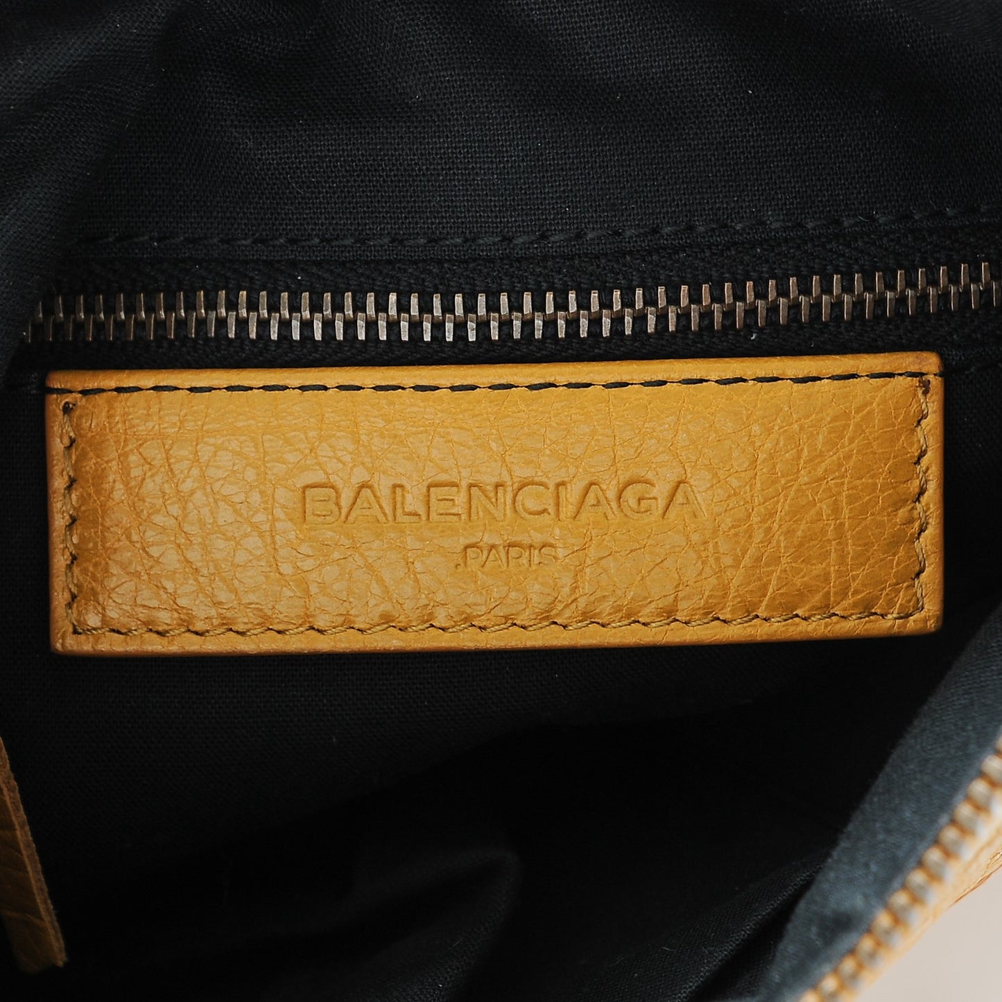 Agneau Classic Hardware Flat Crossbody Jaune Moutarde