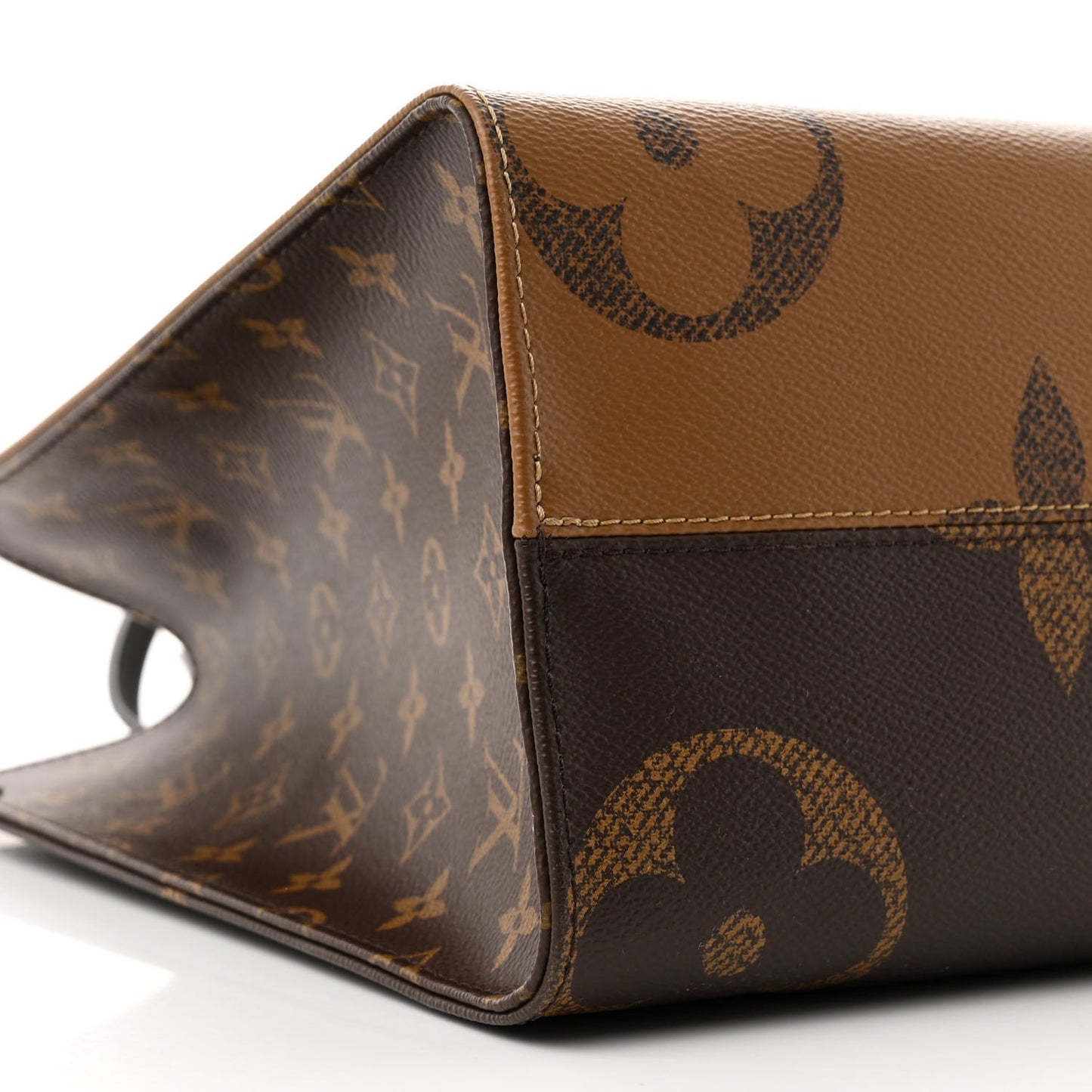 Reverse Monogram Giant Onthego MM