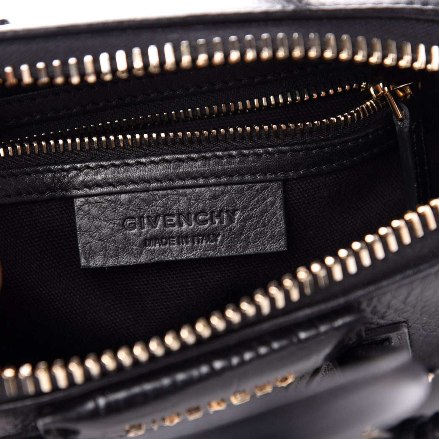 Calfskin Crocodile Embossed Antigona Black