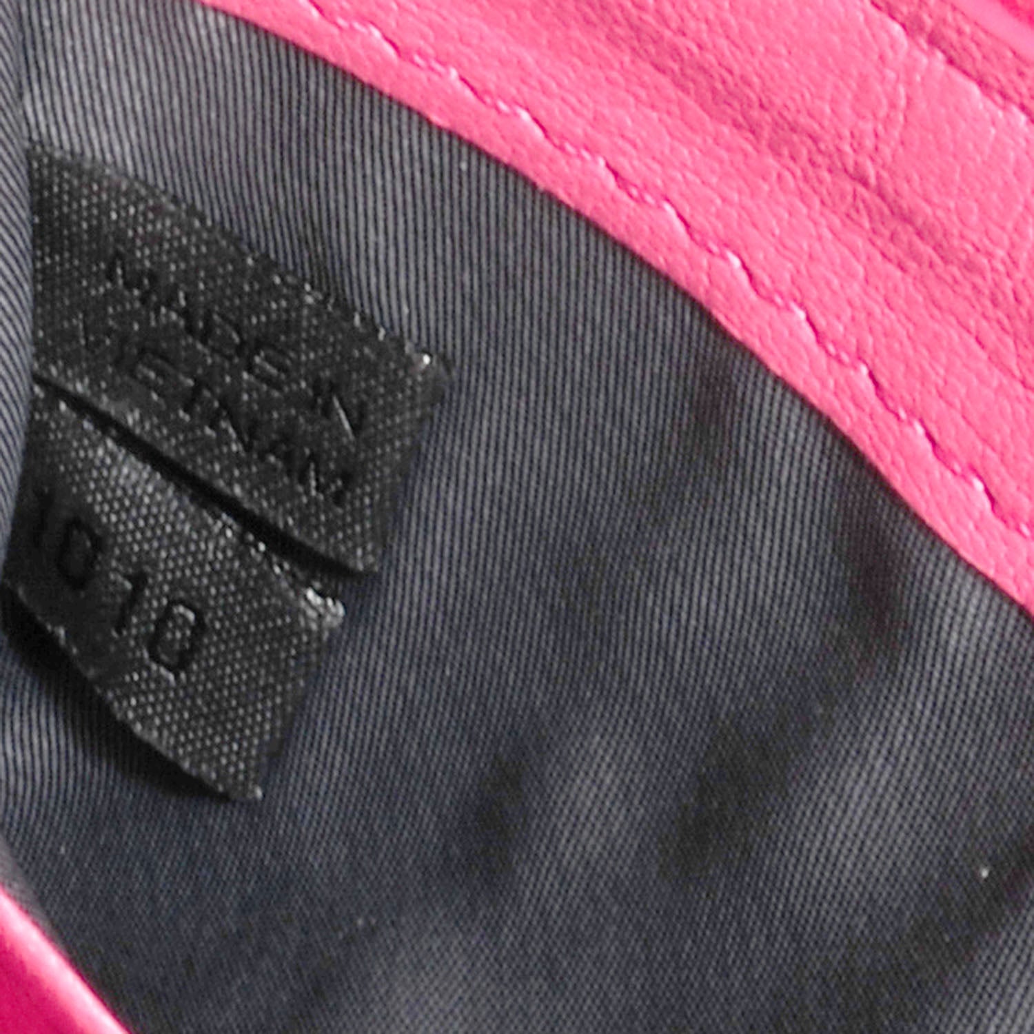Marc Jacobs Lambskin Quilted The Deluxe Zip Wallet Bubble 7 of 7