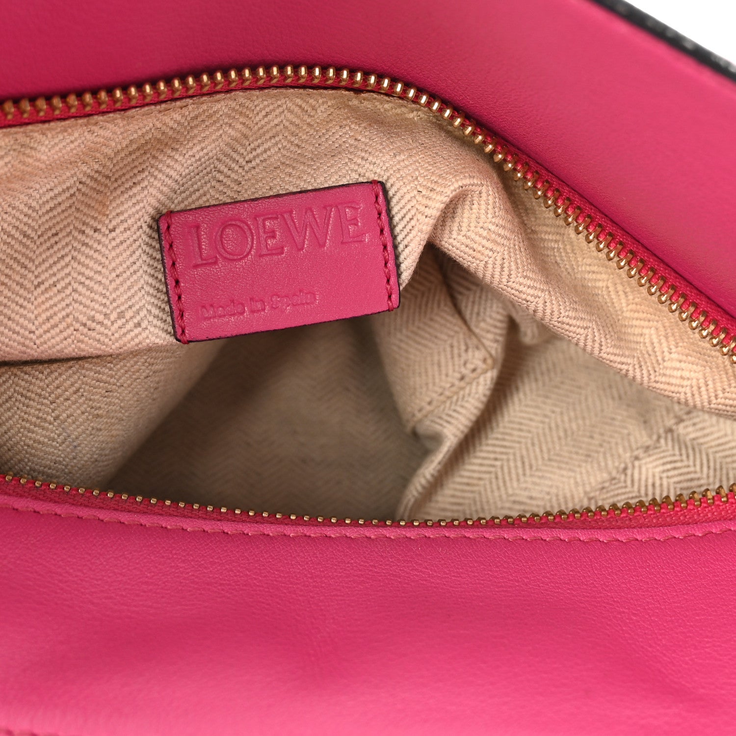 Loewe Calfskin Medium Puzzle Bag Fuchsia 1912082 – FASHIONPHILE