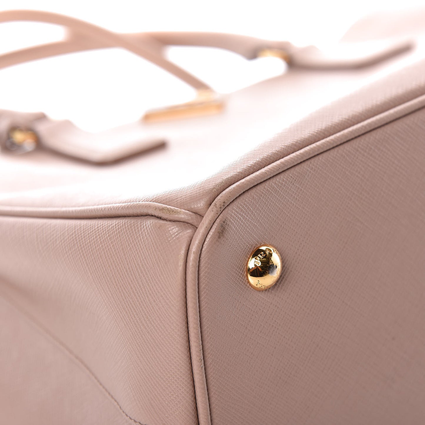 Saffiano Lux Medium Tote Cammeo