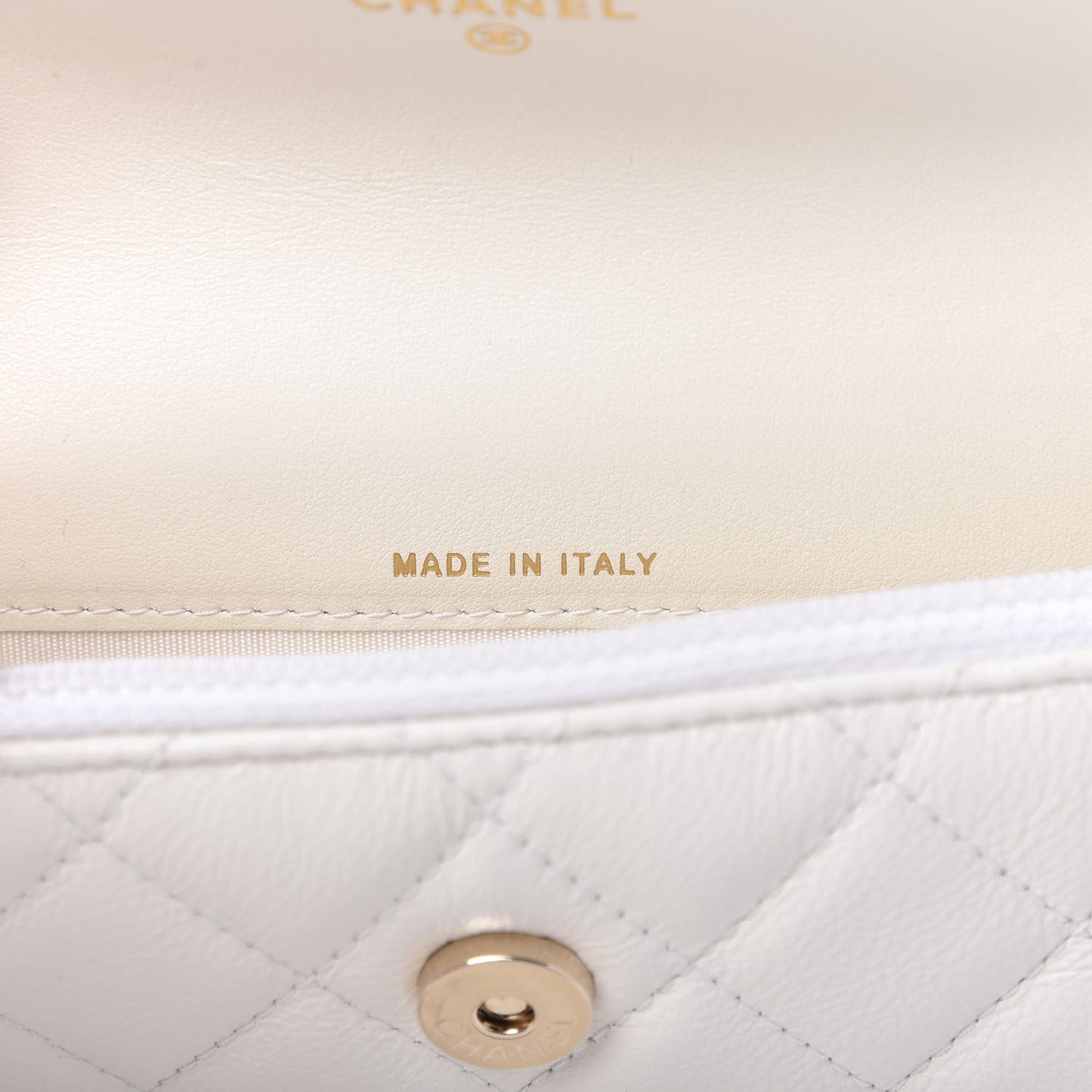 Calfskin Quilted Maxi Pearls Clutch With Chain White
