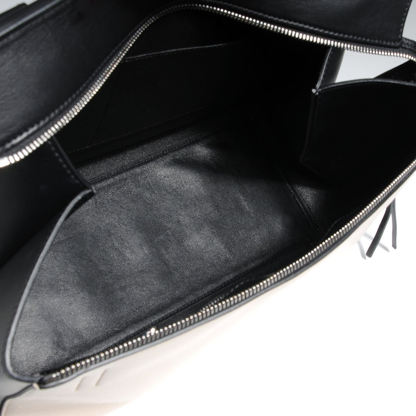 Leather Medium Bi-Color Edge Shoulder Bag Black White