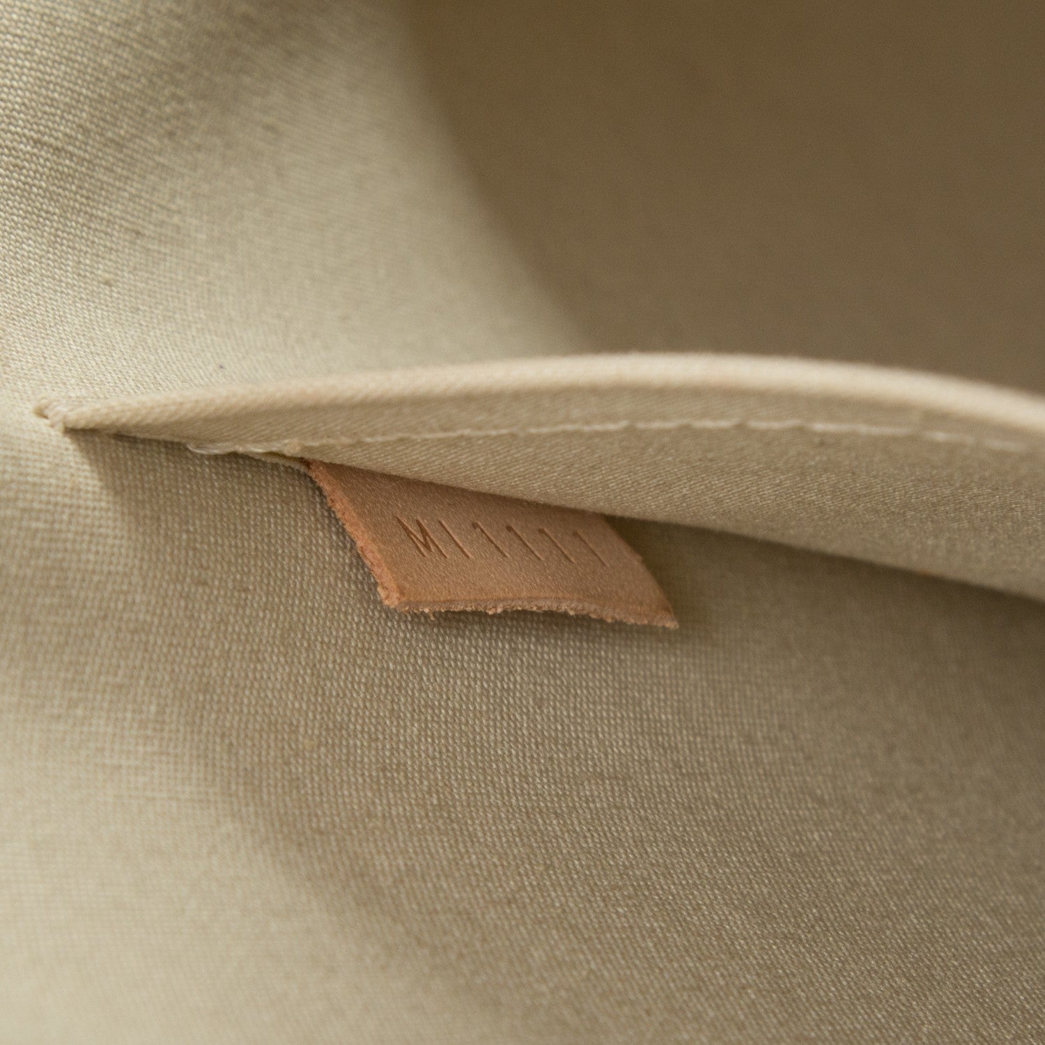 Louis Vuitton Vernis Alma GM Blanc Corail 7 of 7