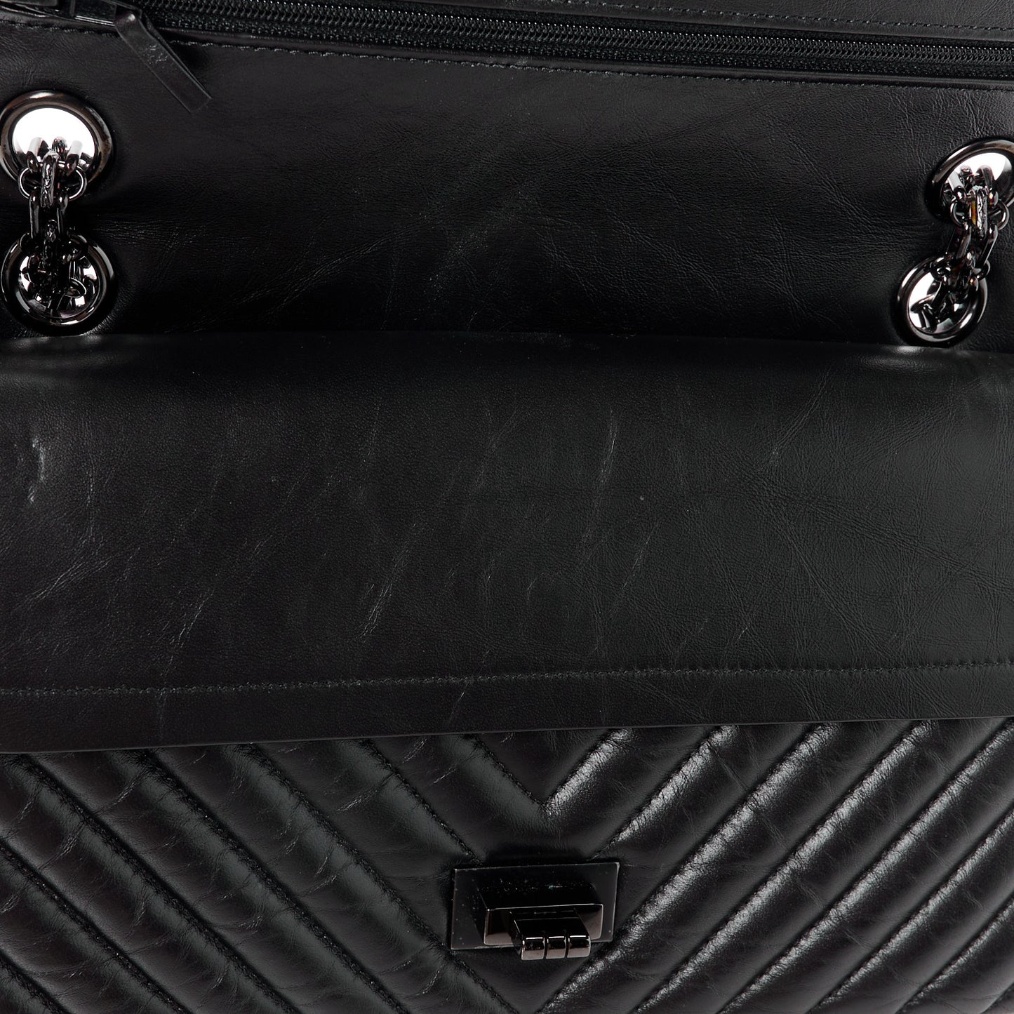 Aged Calfskin Chevron Quilted 2.55 Reissue 225 Flap So Black