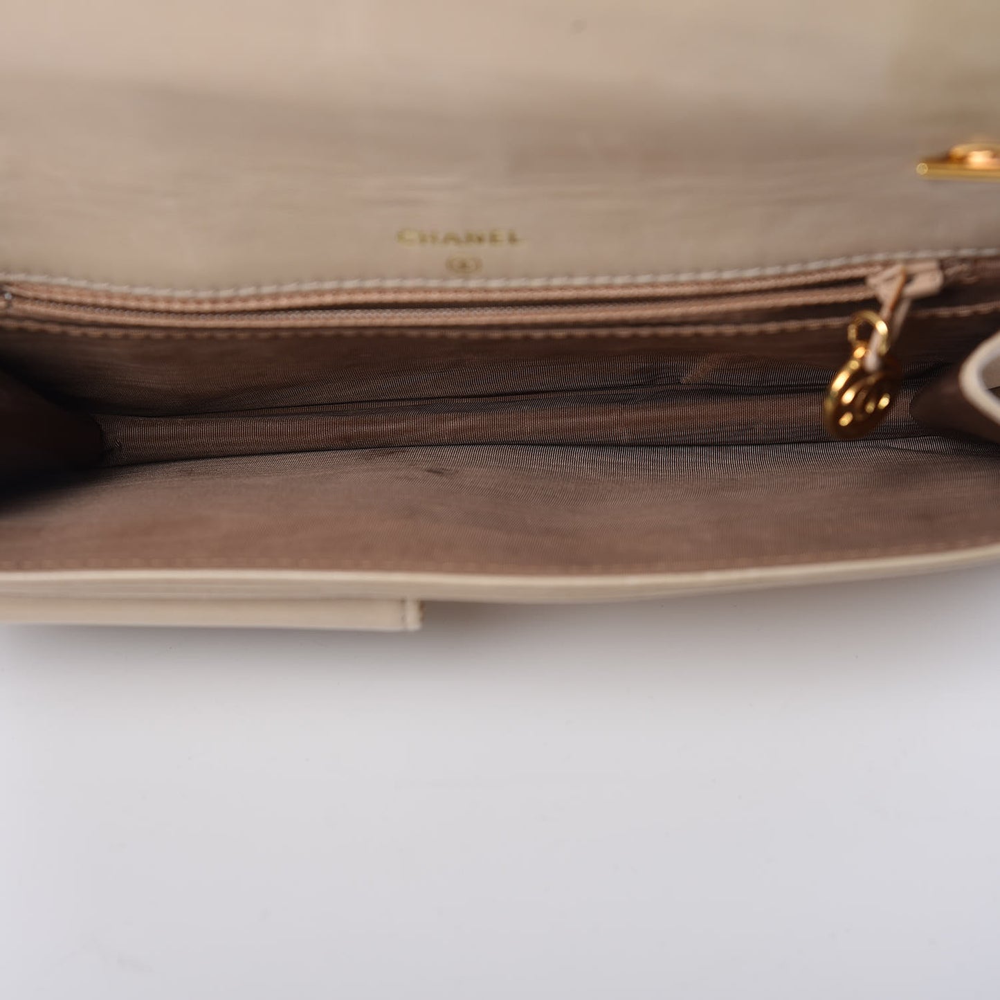 Linen Timeless CC Wallet on Chain WOC Beige