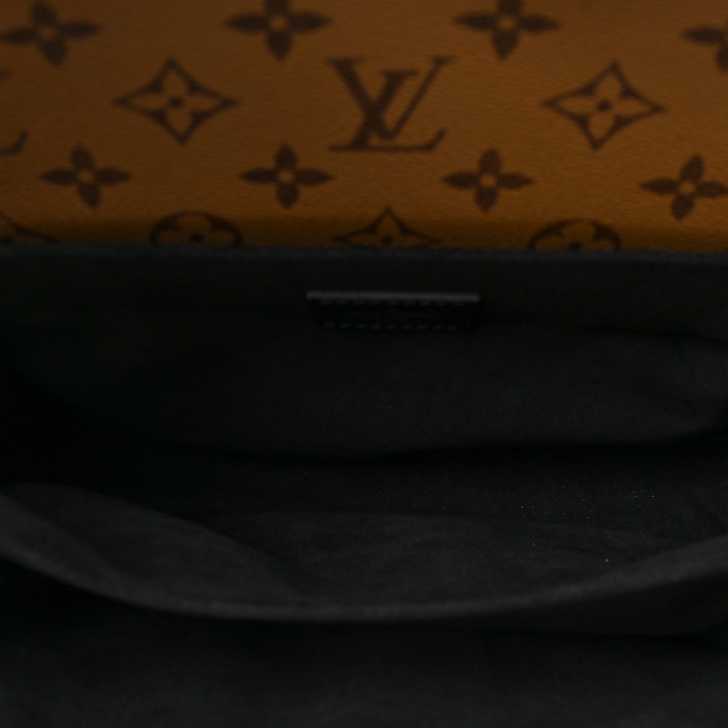 Reverse Monogram Pochette Metis