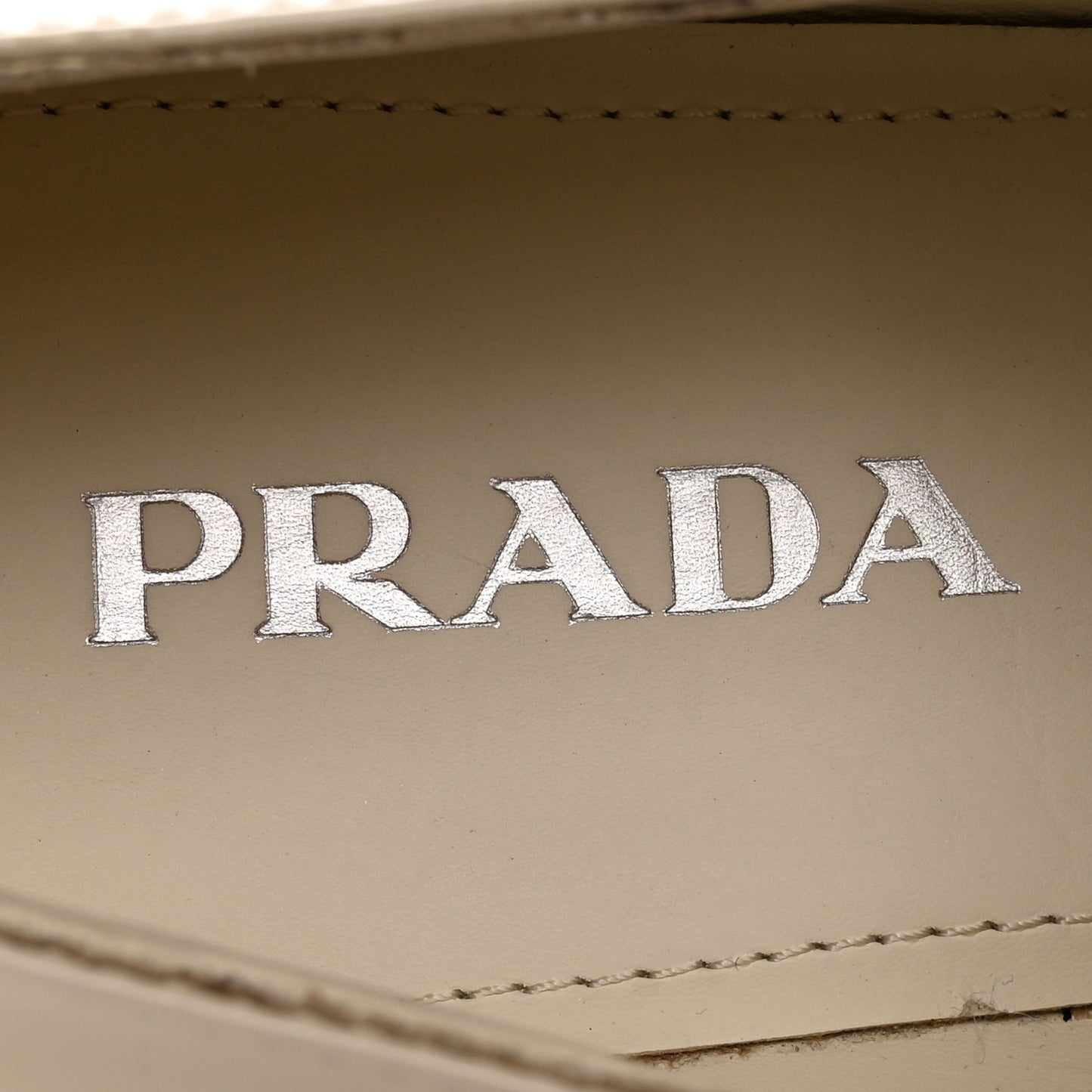 Vernice Metal Triangle Logo 50mm Loafers 41 Avorio