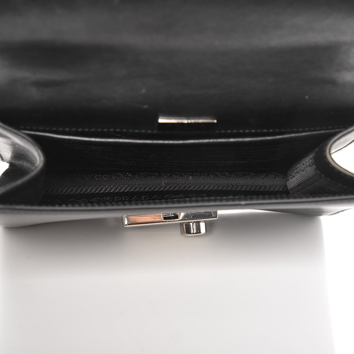 Soft Calfskin Sound Chain Shoulder Bag Black