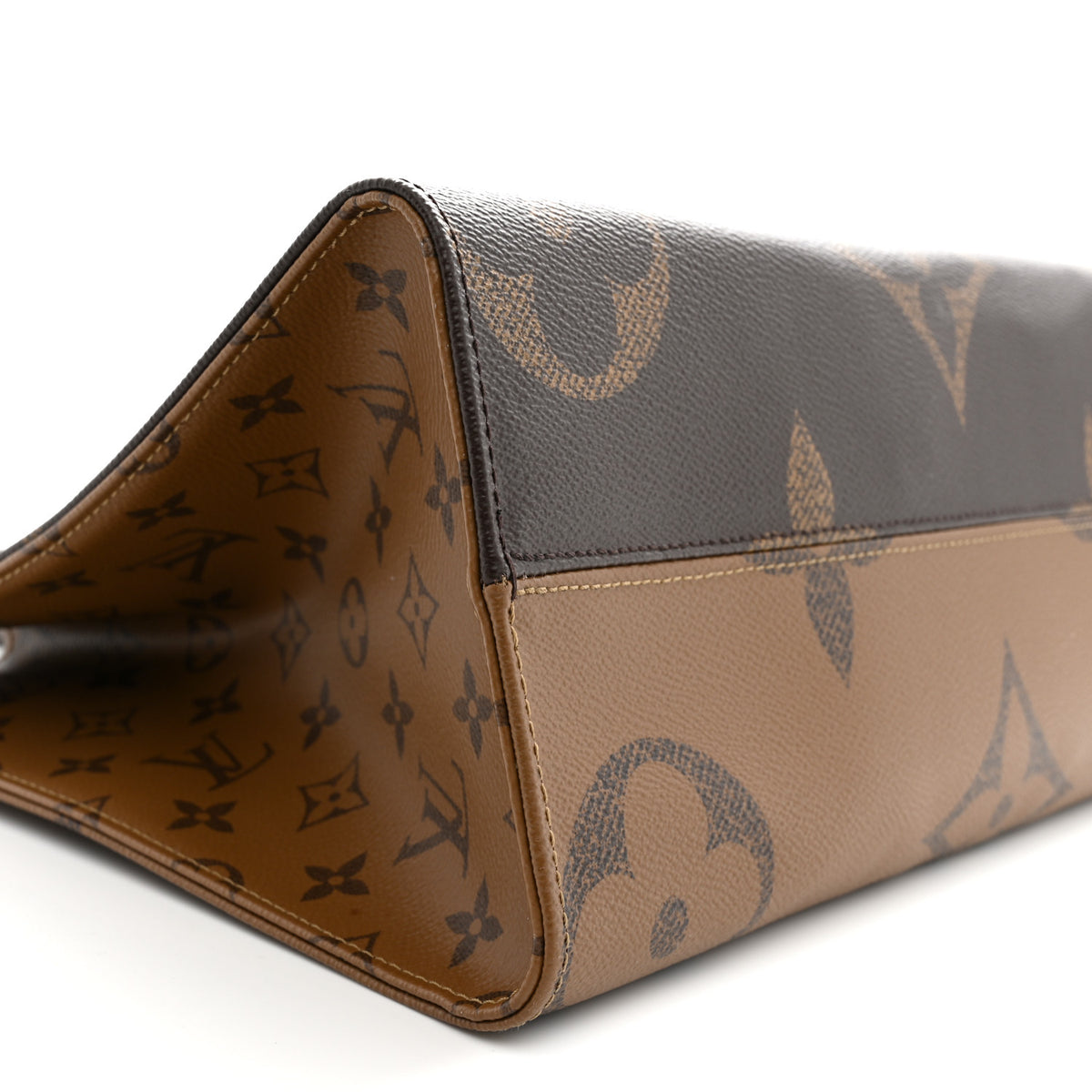 Reverse Monogram Giant Onthego MM