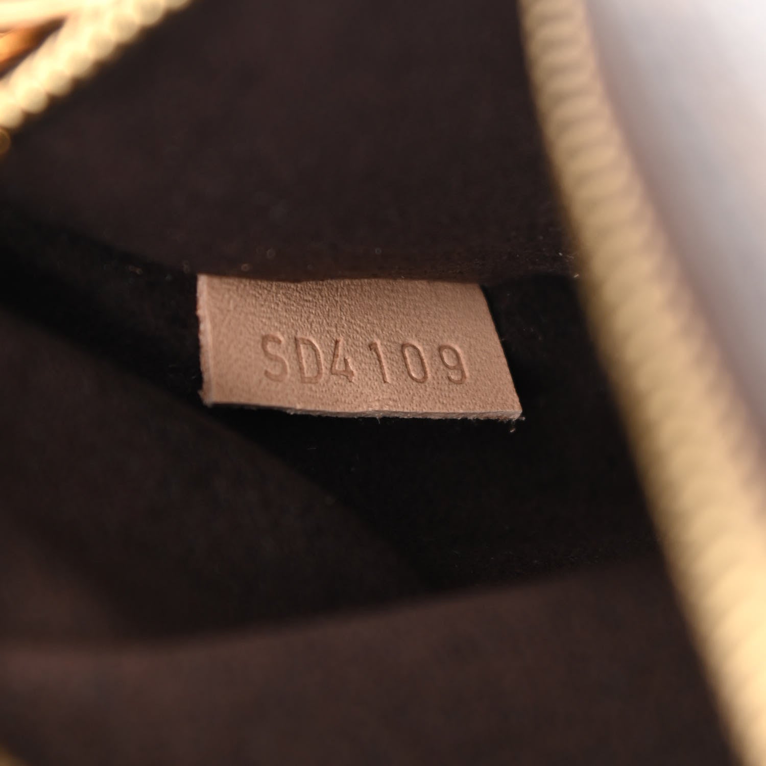 Louis Vuitton Monogram Pochette Metis 8 of 10