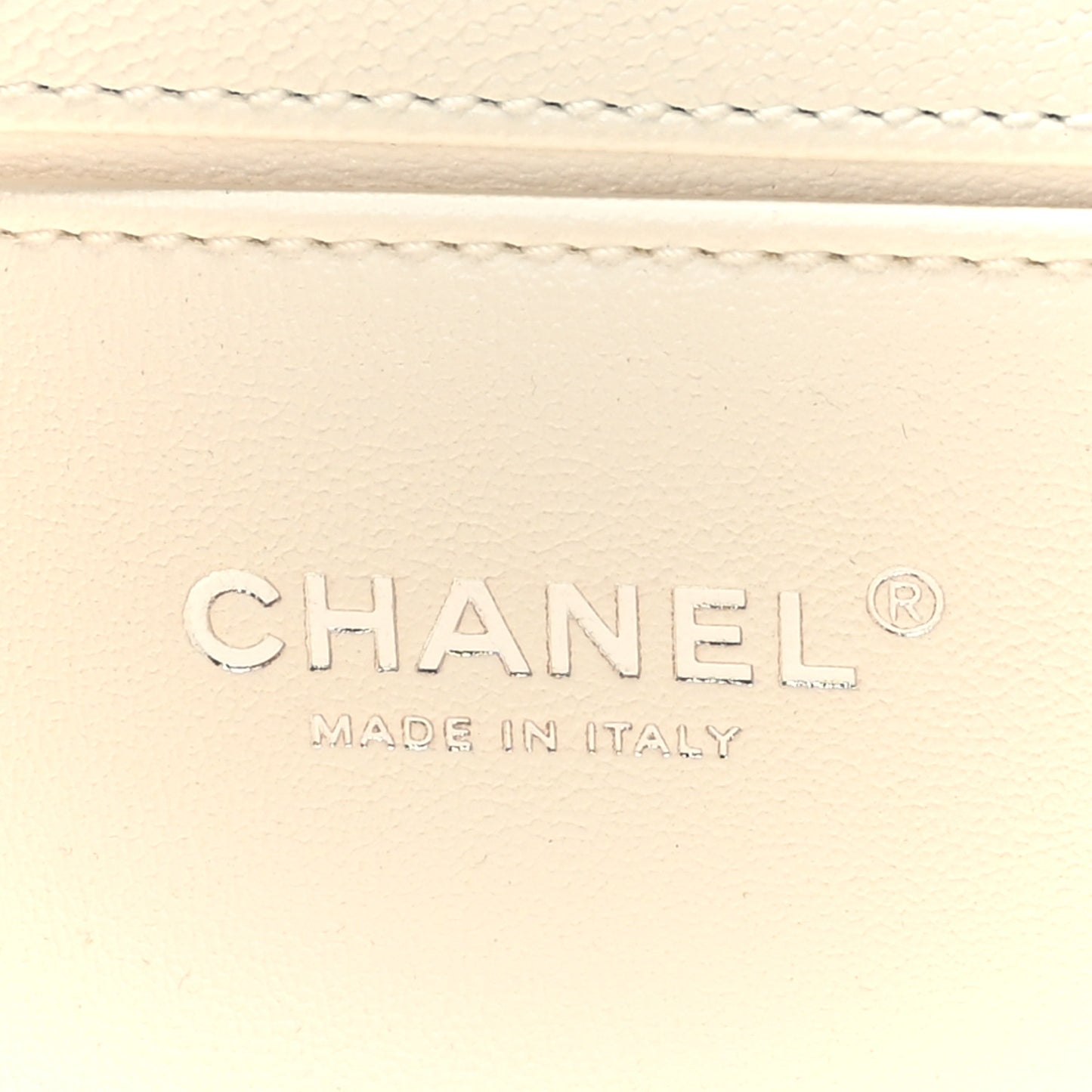 Caviar Quilted Medium Boy Flap White