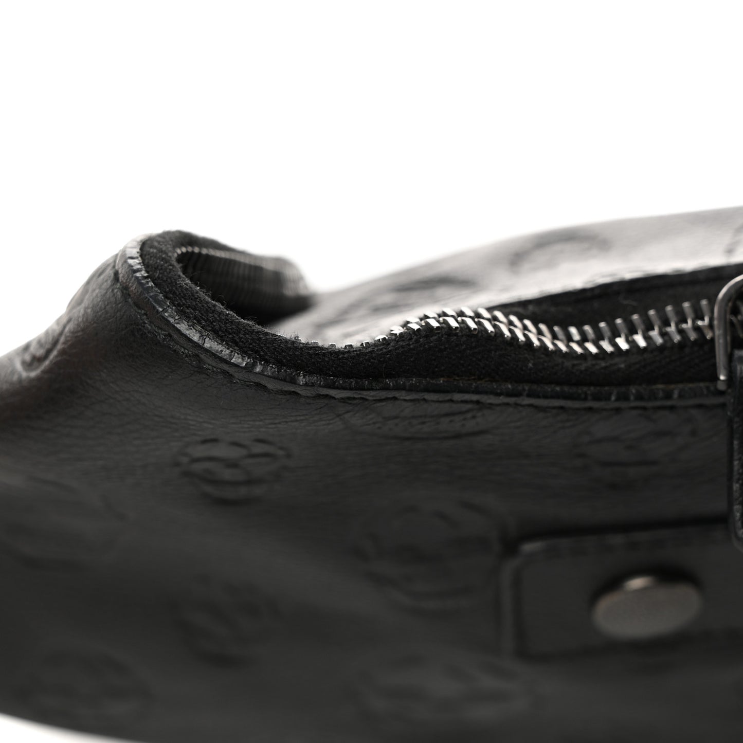 Calfskin Skull Embossed De Manta Clutch Black