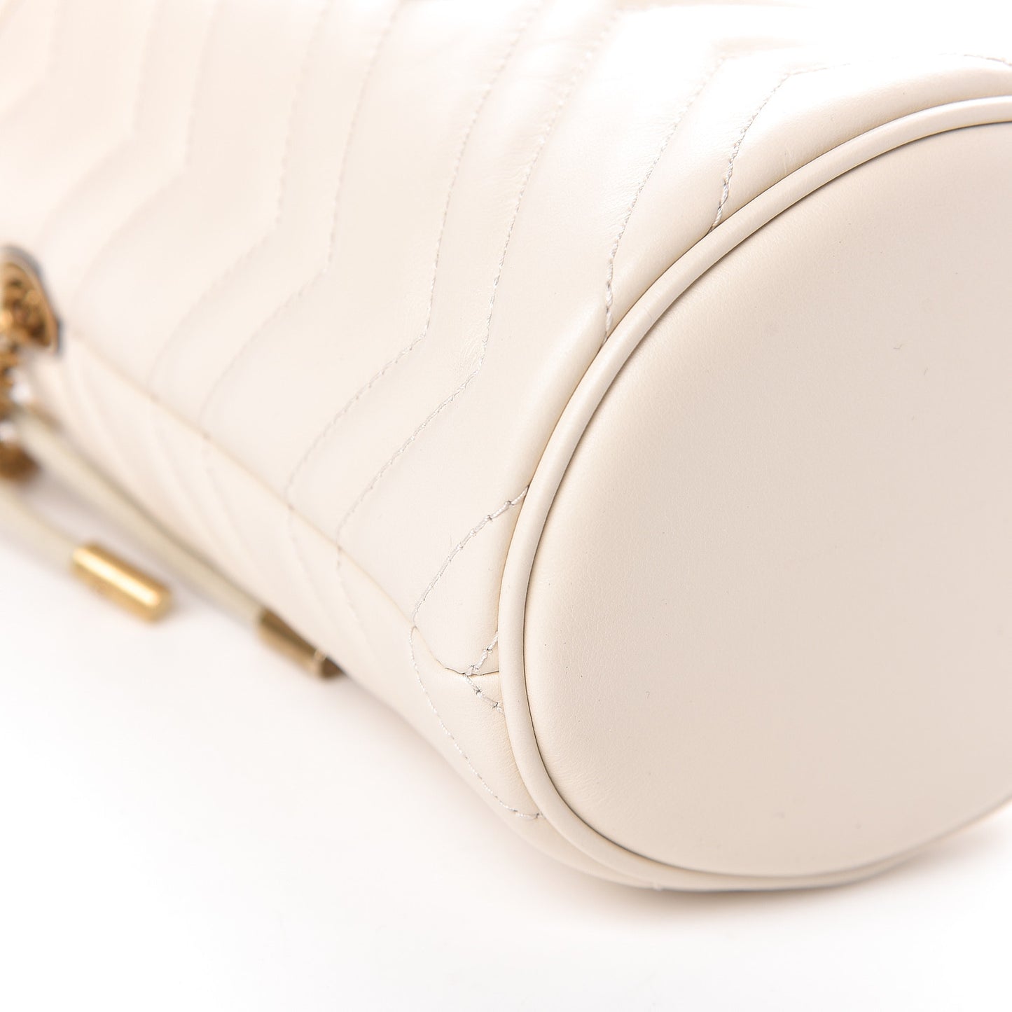Calfskin Matelasse Mini GG Marmont 2.0 Bucket Bag White