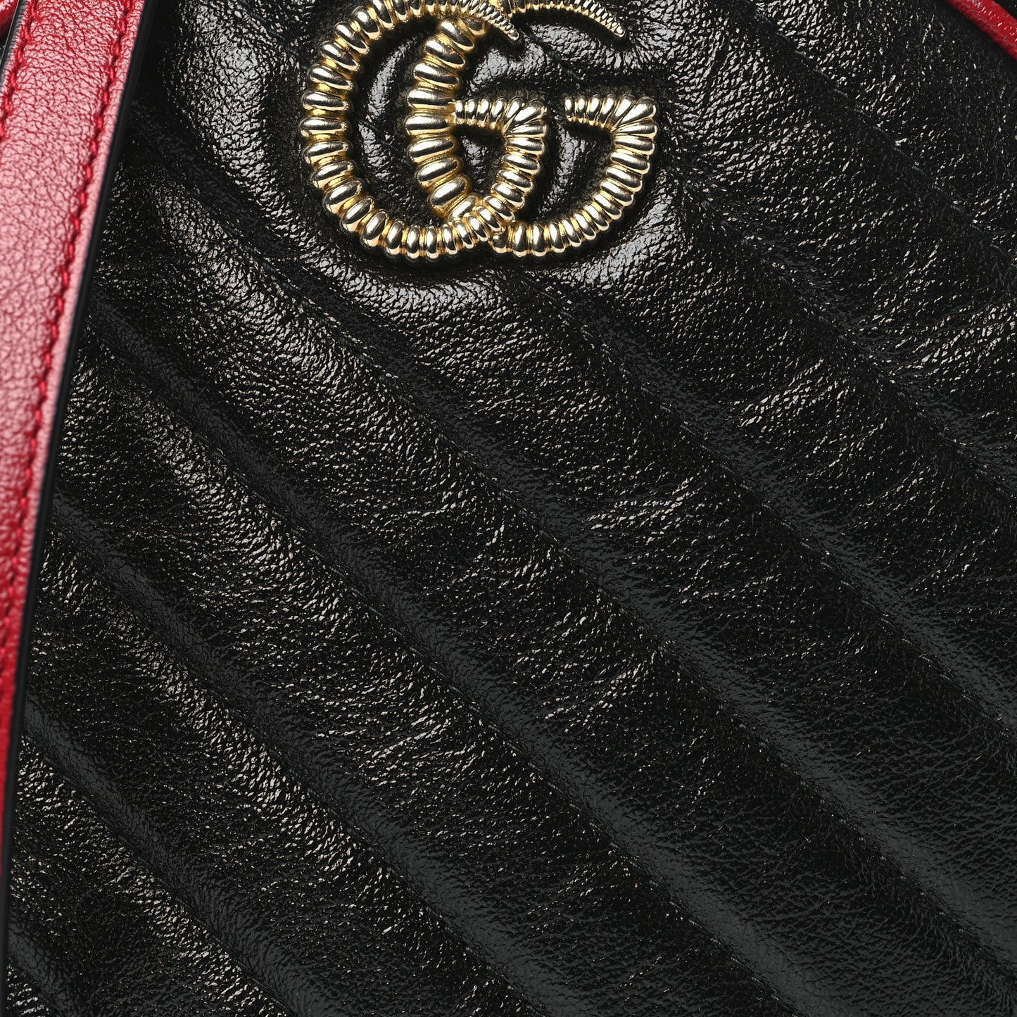 Vintage Effect Calfskin Matelasse Diagonal Mini Torchon GG Marmont Round Shoulder Bag Black Romantic Cherry