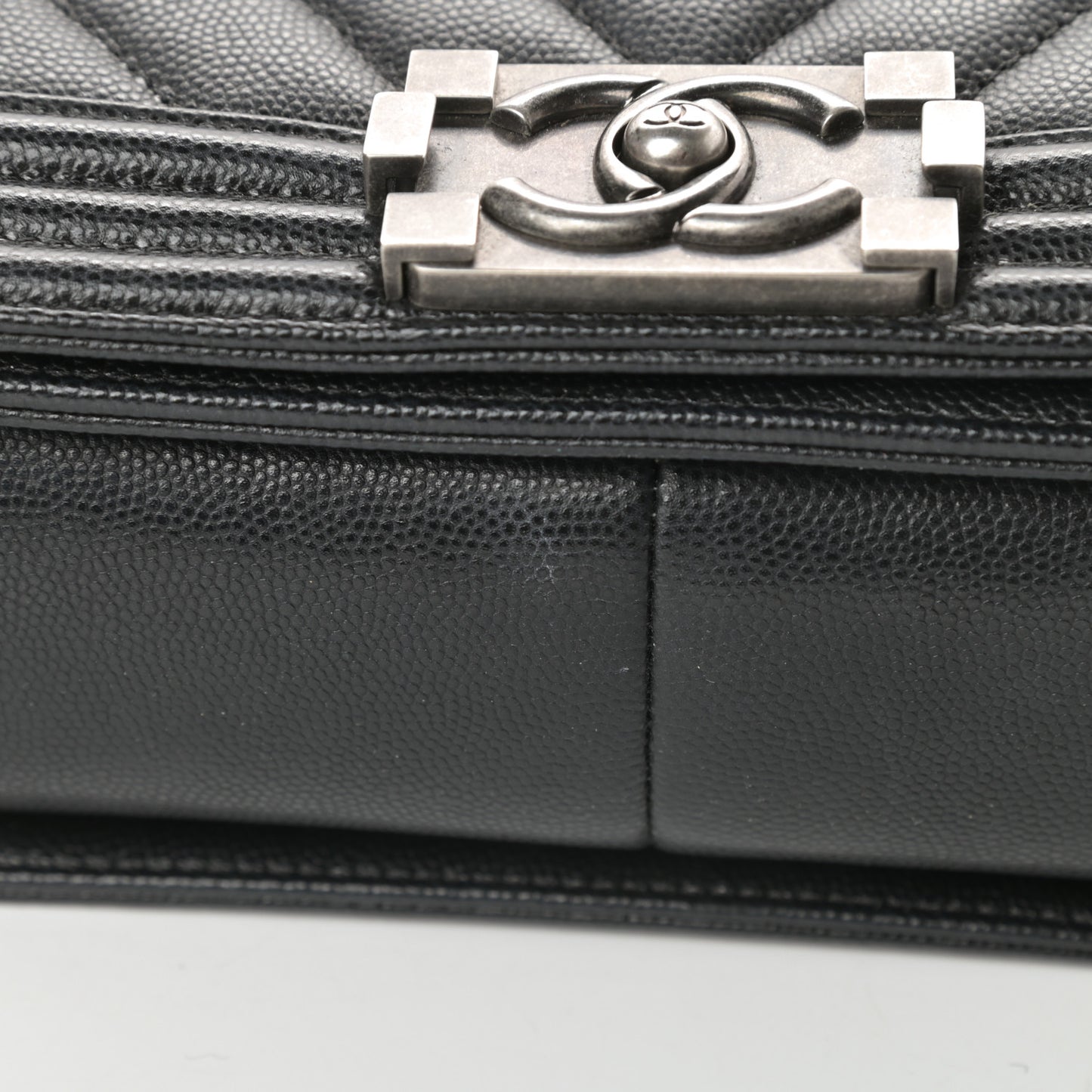 Caviar Chevron Quilted Medium Boy Flap Black