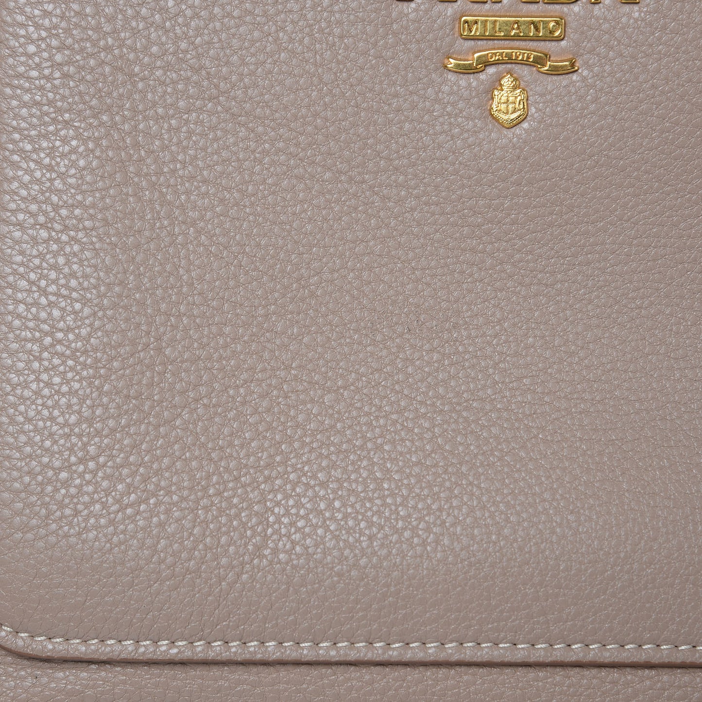 Vitello Daino Pocket Shopping Tote Cammeo