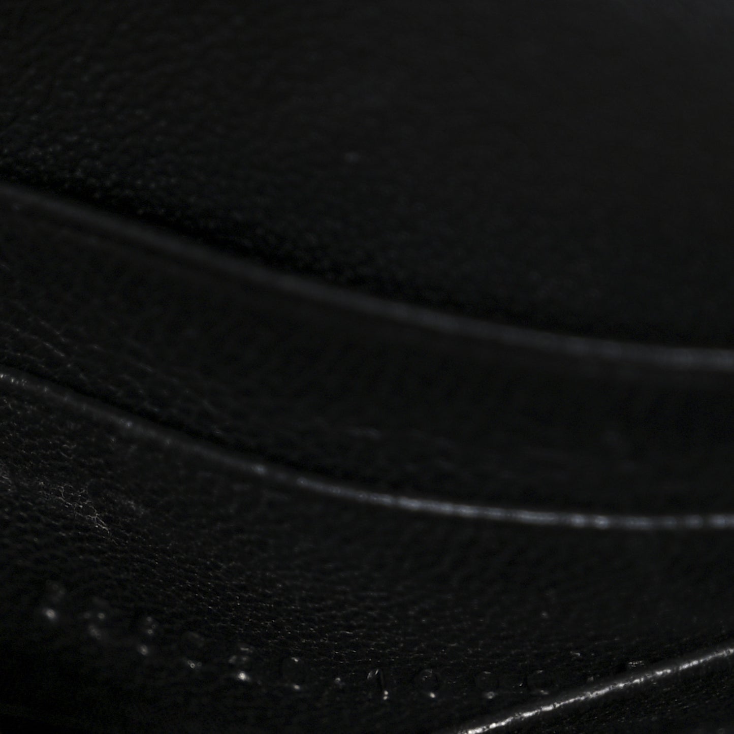 Shiny Calfskin Crocodile Embossed Hourglass Chain Bag Black