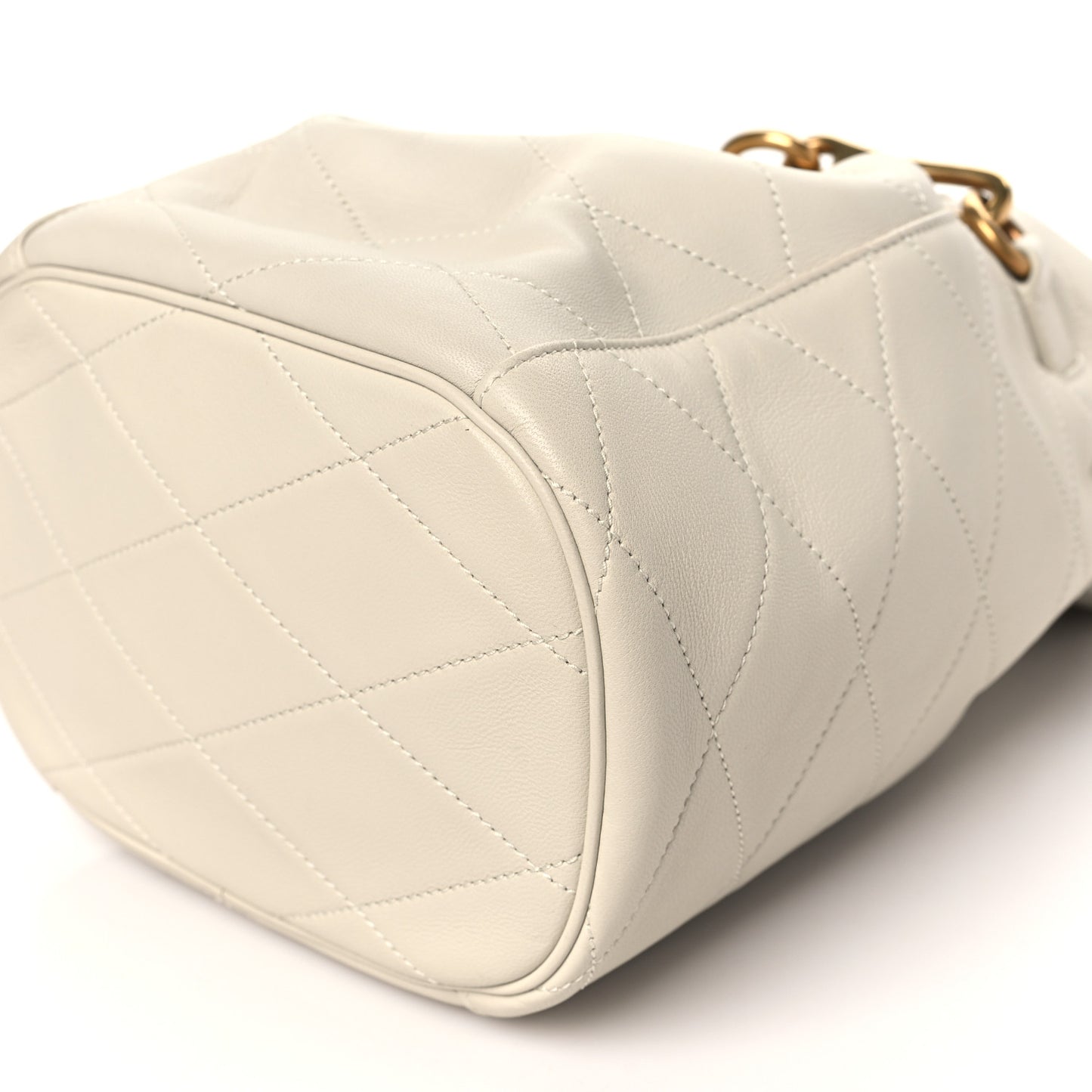 Lambskin Quilted Le Maillon Bucket Bag Crema Soft