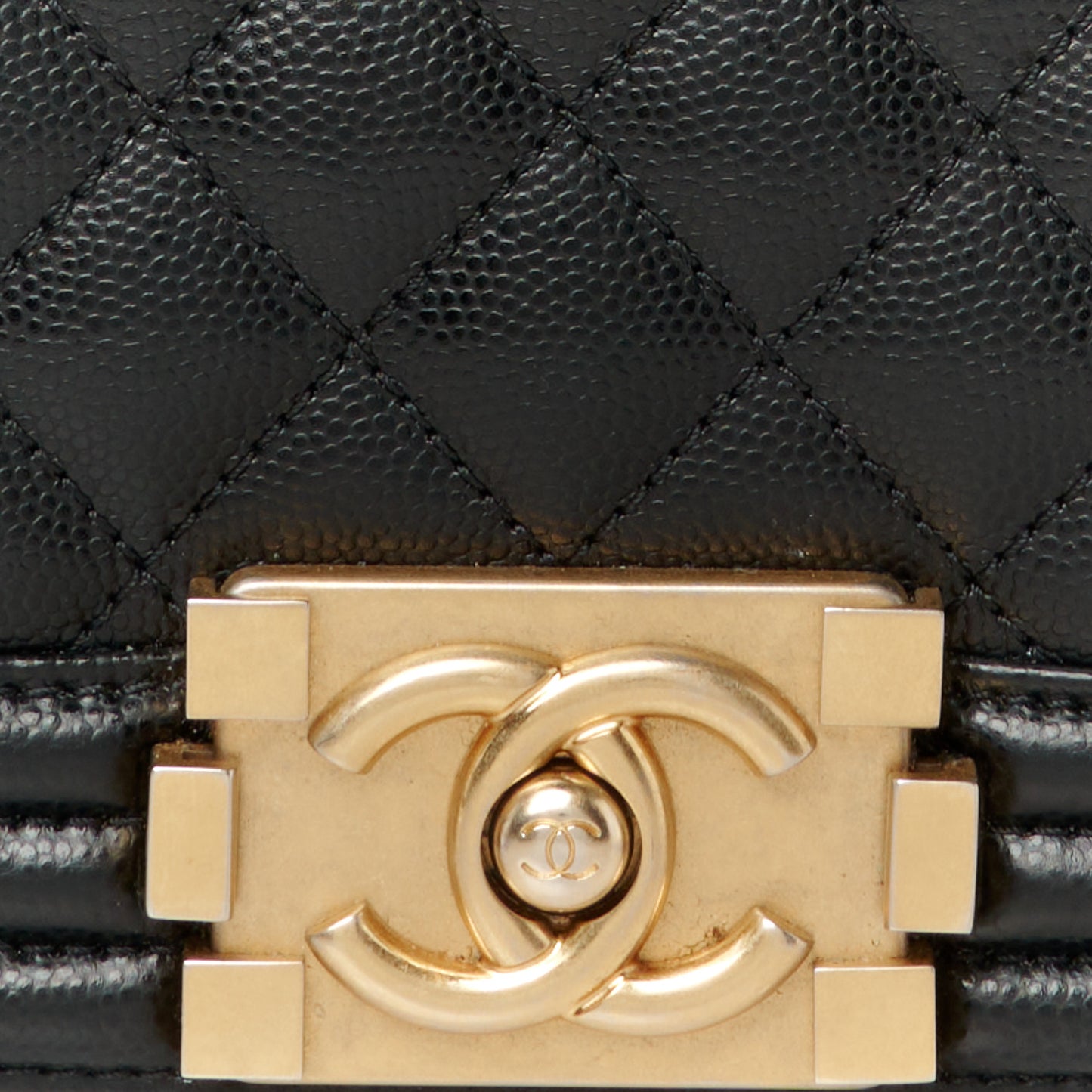 Caviar Quilted Medium Boy Flap Black