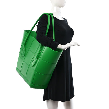 Bottega Veneta Rubber Maxi Intrecciato Medium Arco Grass 2 of 9