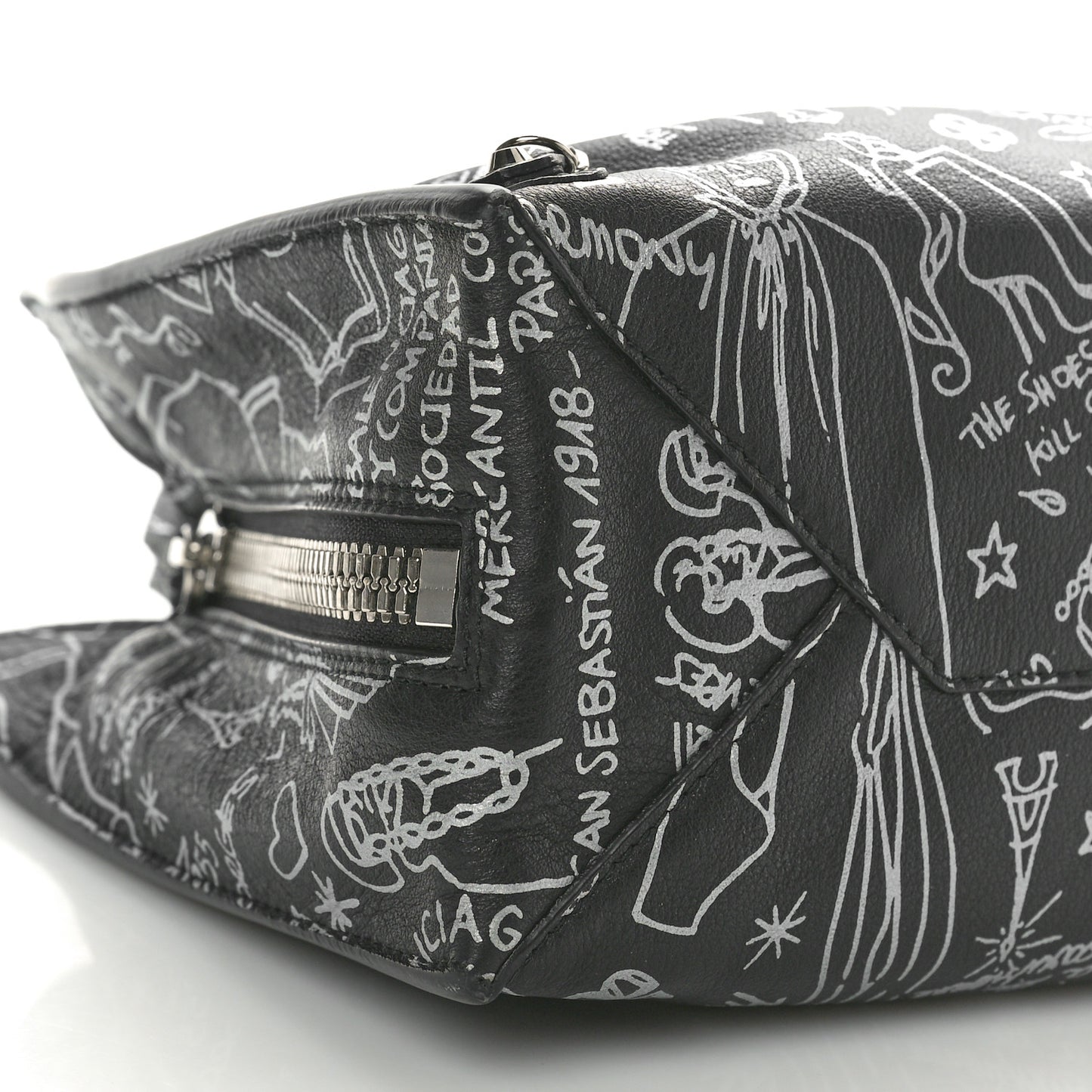 Agneau Graffiti Papier A6 Zip Around Tote Black White