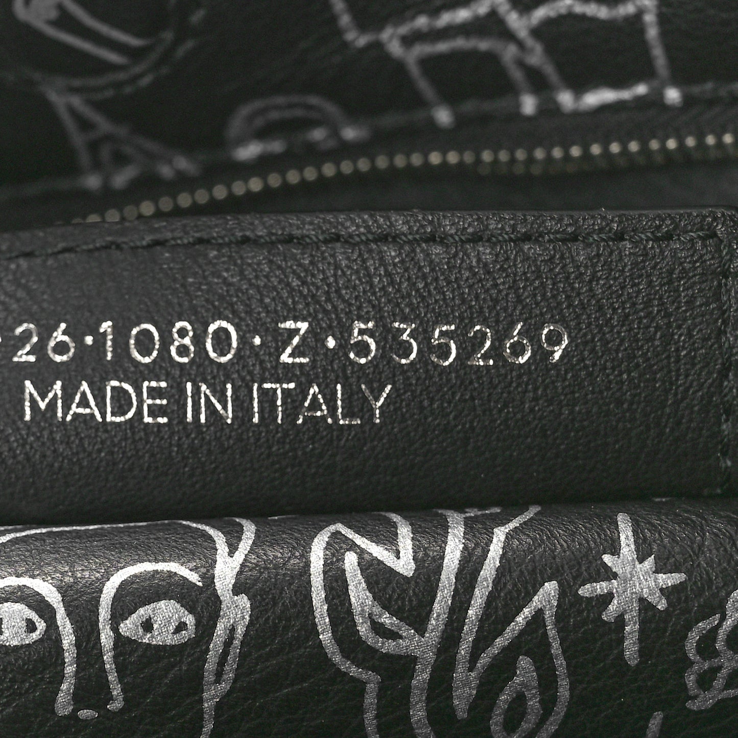 Agneau Graffiti Papier A6 Zip Around Tote Black White