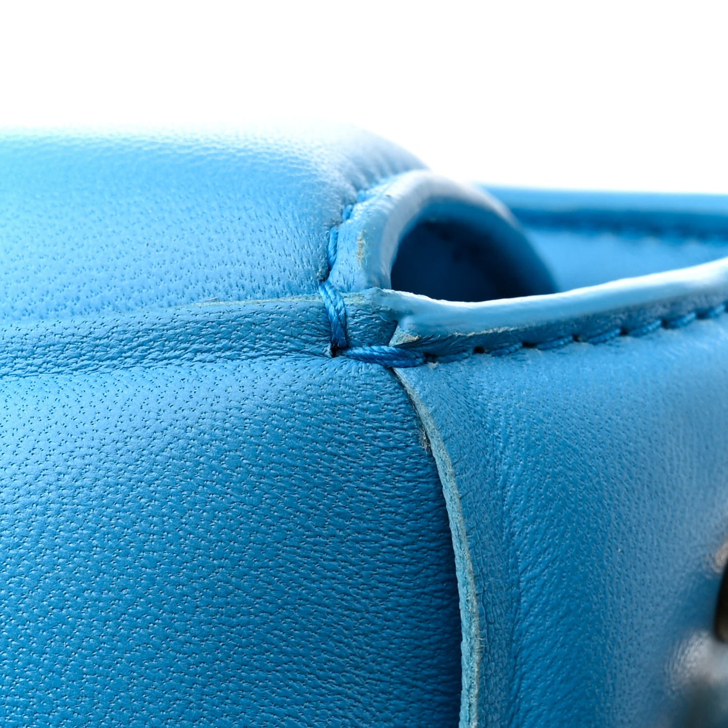 Lambskin Maxi Intrecciato Padded Chain Cassette Crossbody Bag Swimming Pool