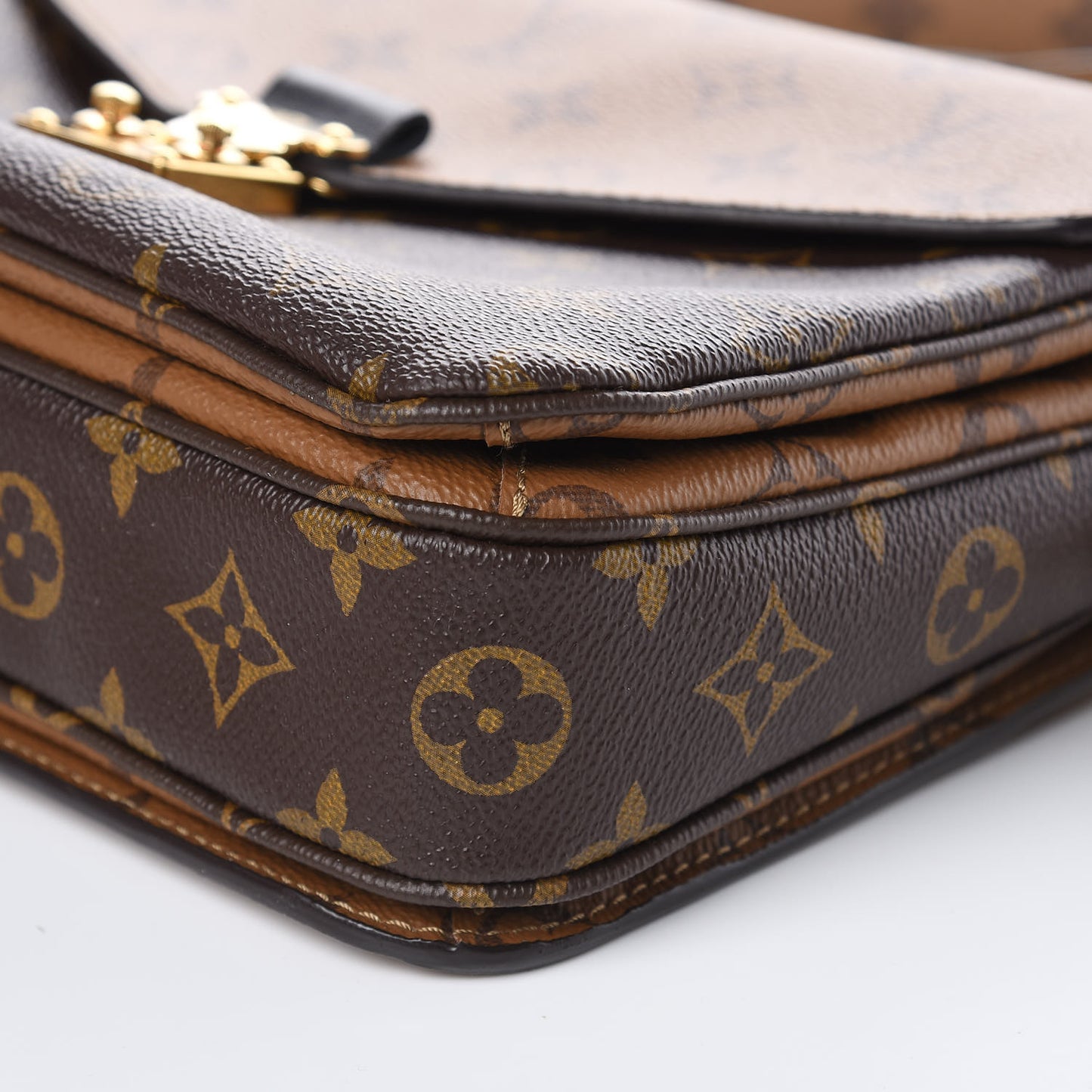 Reverse Monogram Pochette Metis