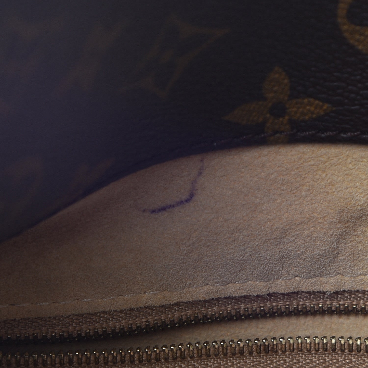 Louis Vuitton Monogram Artsy MM 9 of 14