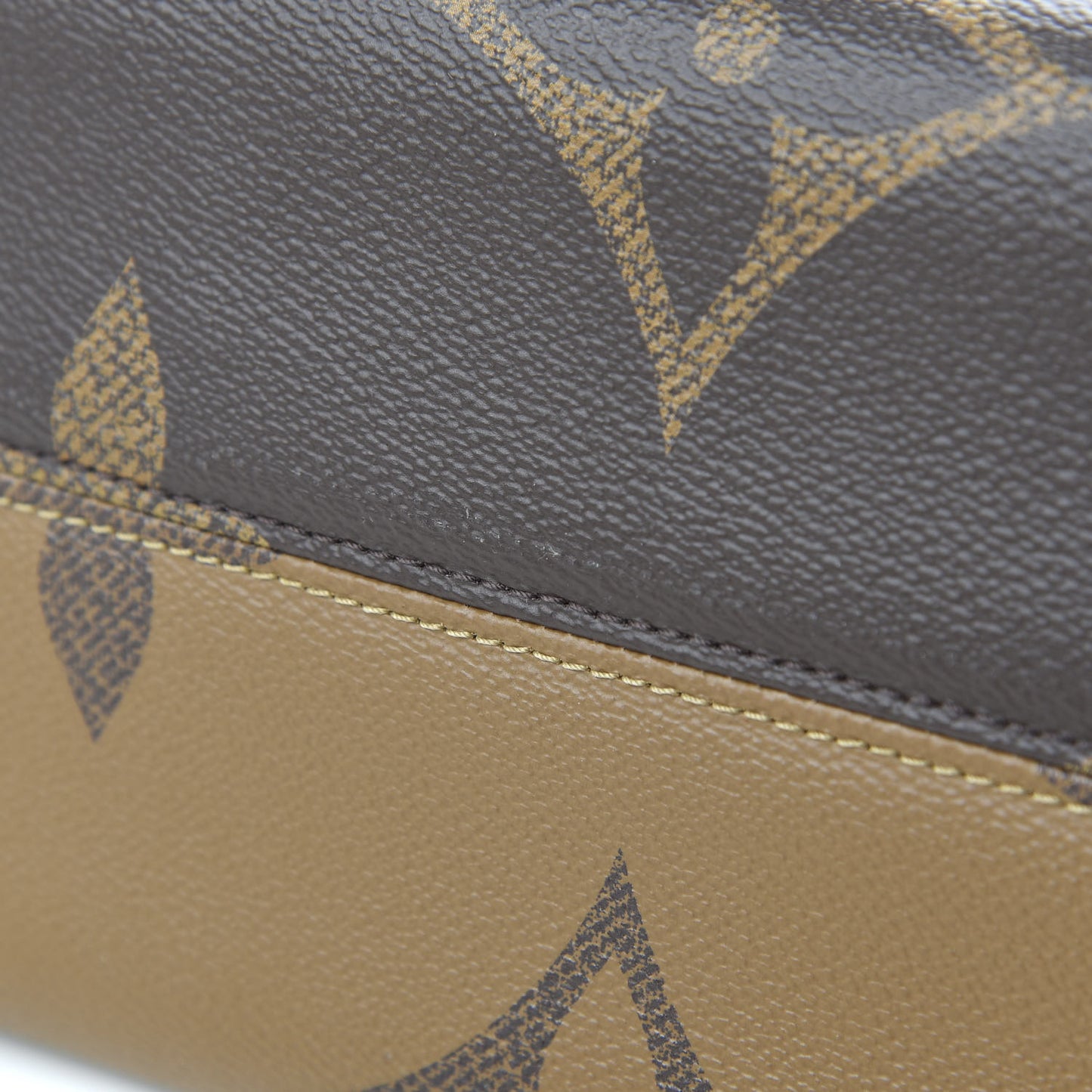 Reverse Monogram Giant Onthego MM