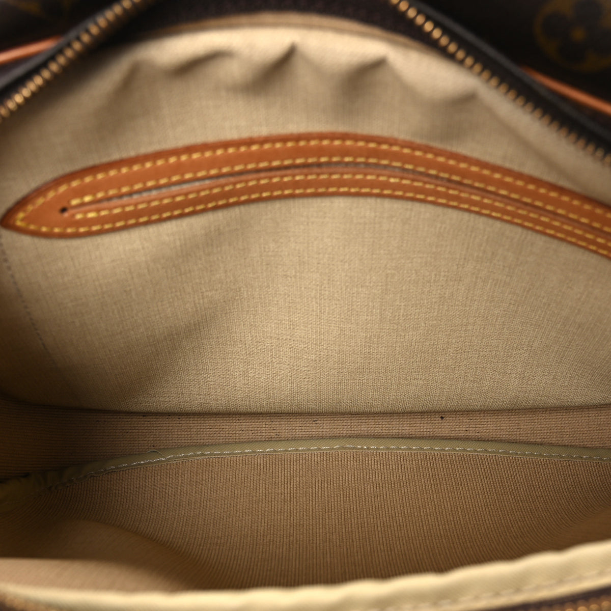 Louis Vuitton Monogram Reporter PM 6 of 11