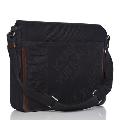 Louis Vuitton Damier Geant Messenger Bag Black 3 of 22