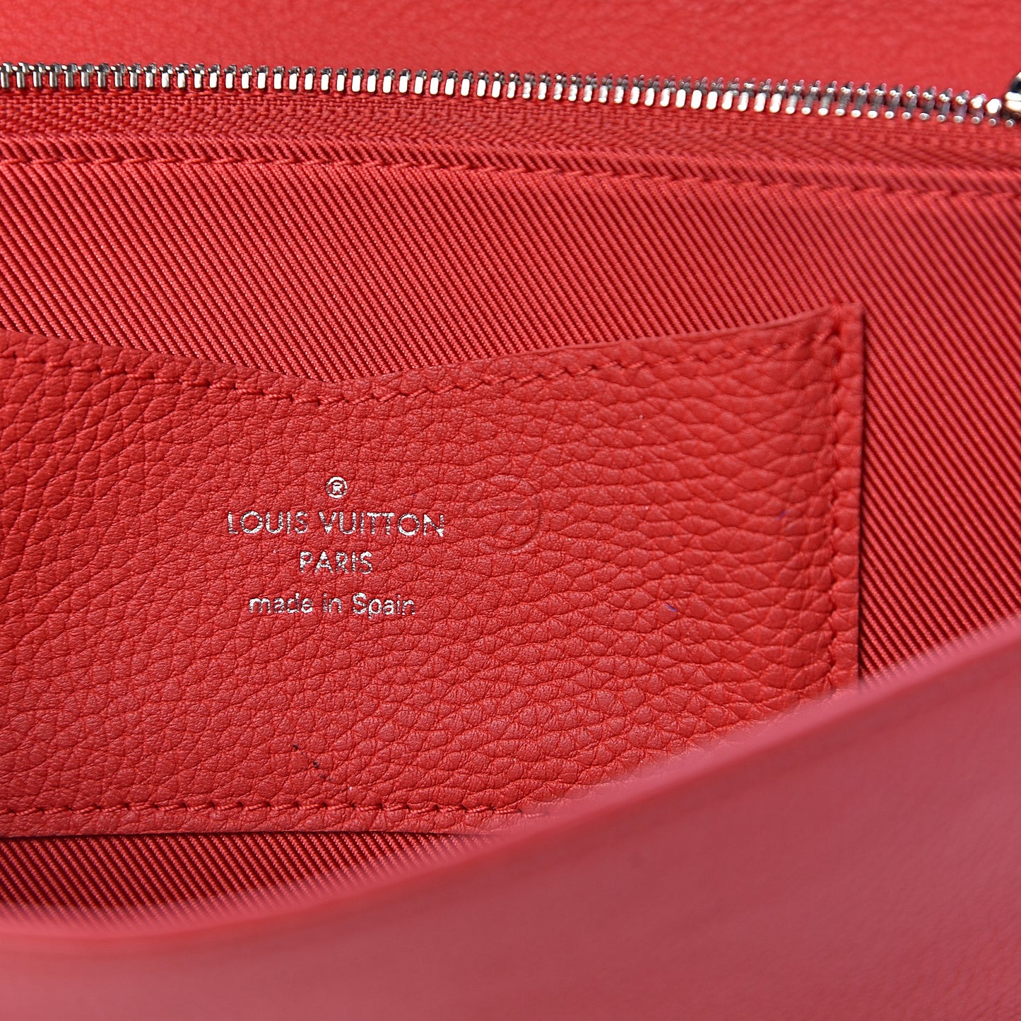 Calfskin Lockme II Wallet Rubis