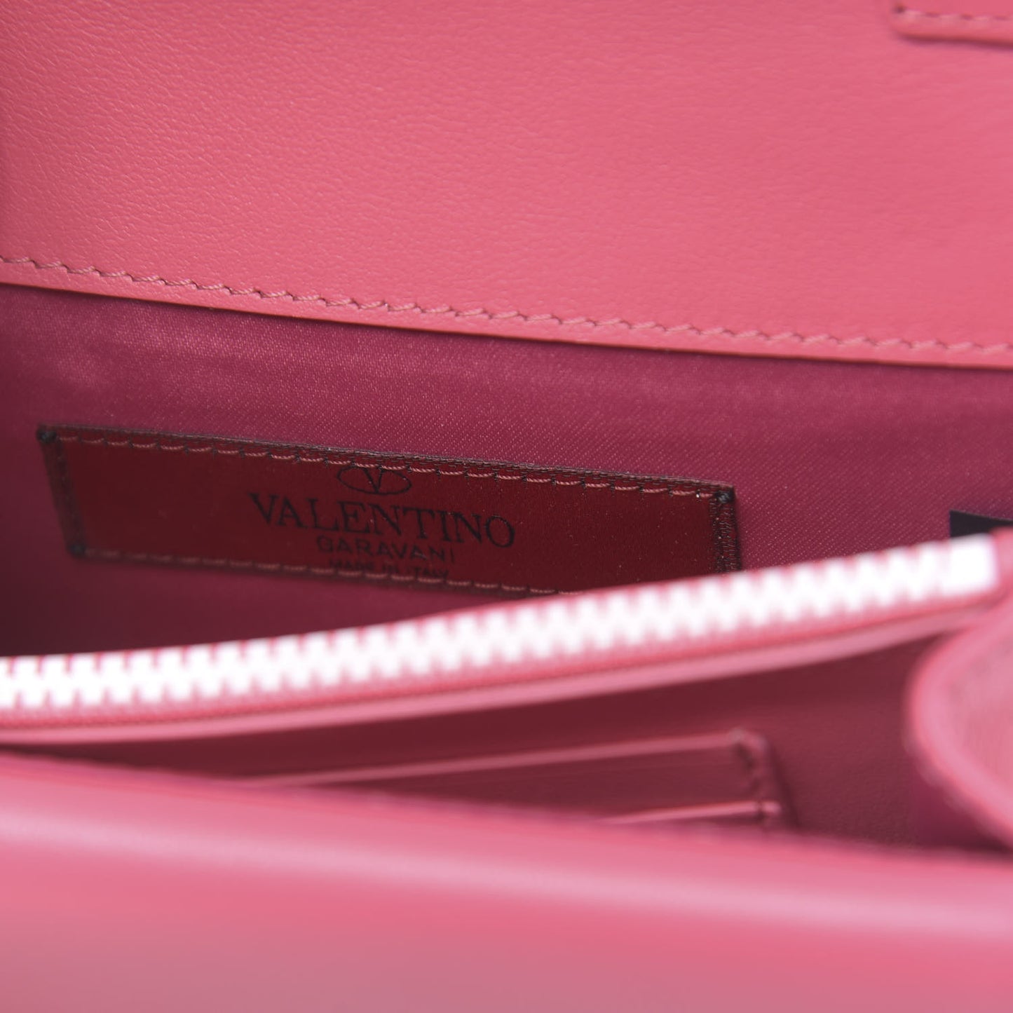 Vitello Colorblock Free Rockstud Wallet on Chain Shadow Pink Optic White