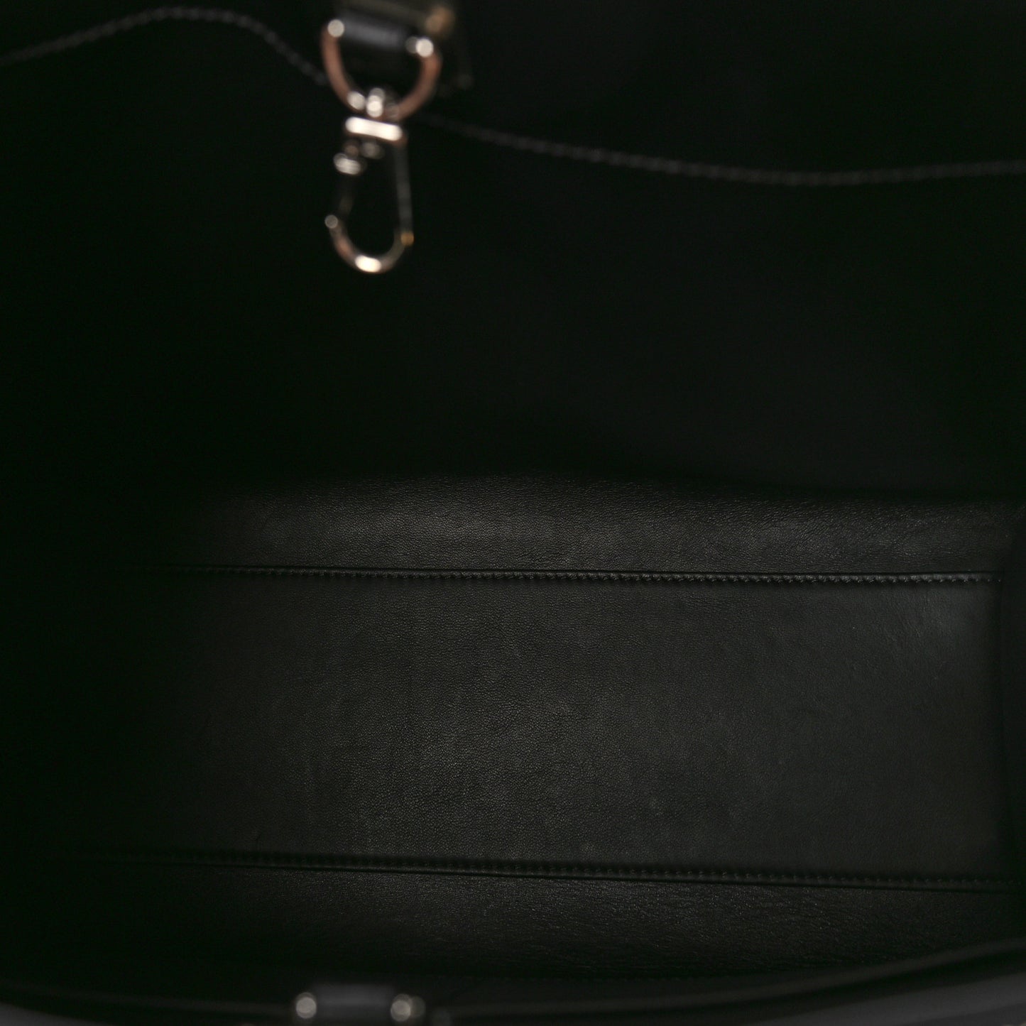 Calfskin Suede V City Steamer MM Black Beige