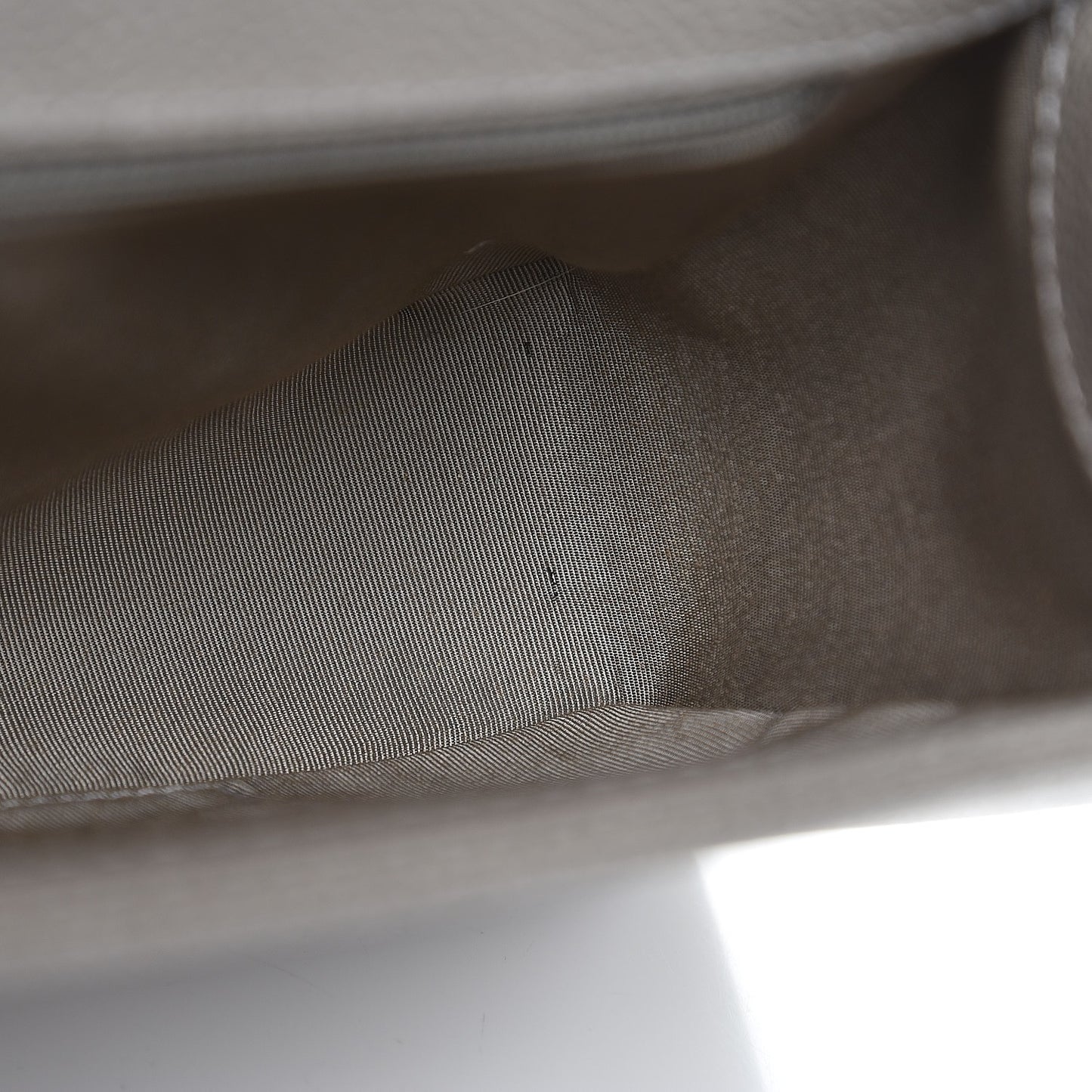 Caviar Quilted New Medium Boy Flap Light Grey