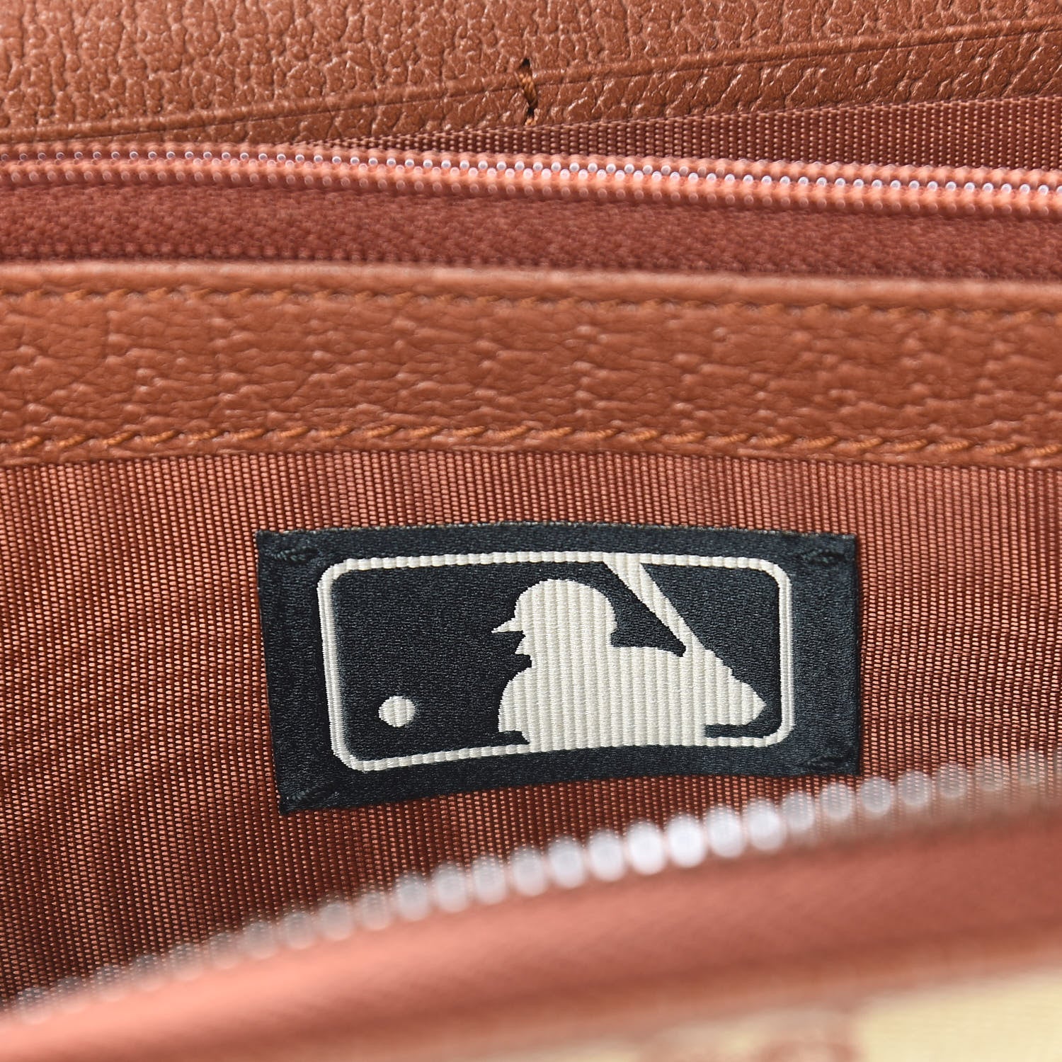 Gucci X MLB GG Monogram NY Yankees Zip Around Wallet Beige Ruggine Ivory 5 of 7