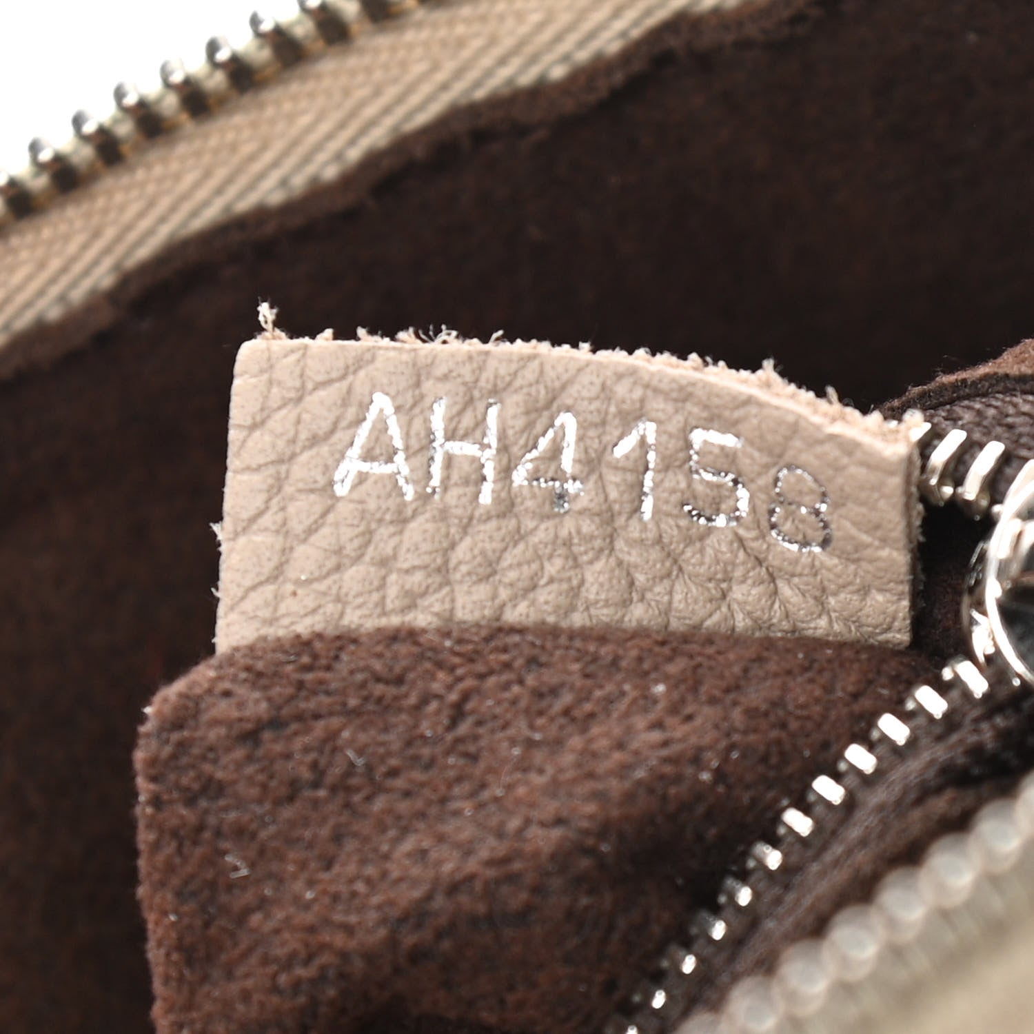 Louis Vuitton Mahina Babylone Chain BB Galet 7 of 11