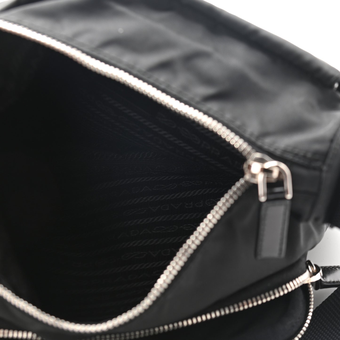 Nylon Vela Messenger Black