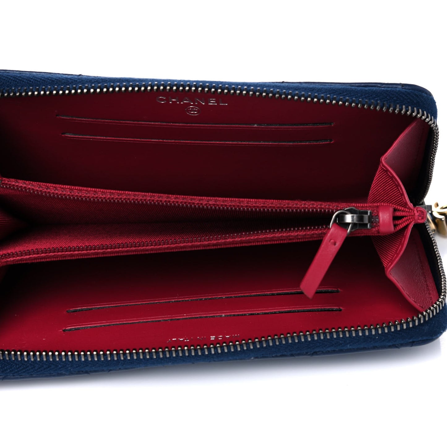 Aged Calfskin Quilted Small Gabrielle Zip Around Wallet Blue
