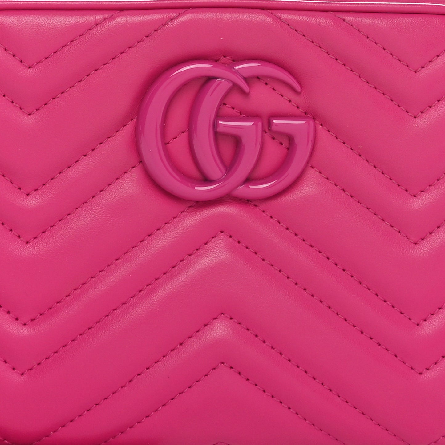 Calfskin Matelasse Monochrome Small GG Marmont Chain Shoulder Bag Classic Fuxia