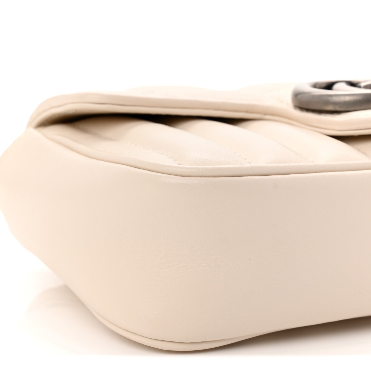 Calfskin Matelasse Aria Super Mini GG Marmont Shoulder Bag Mystic White