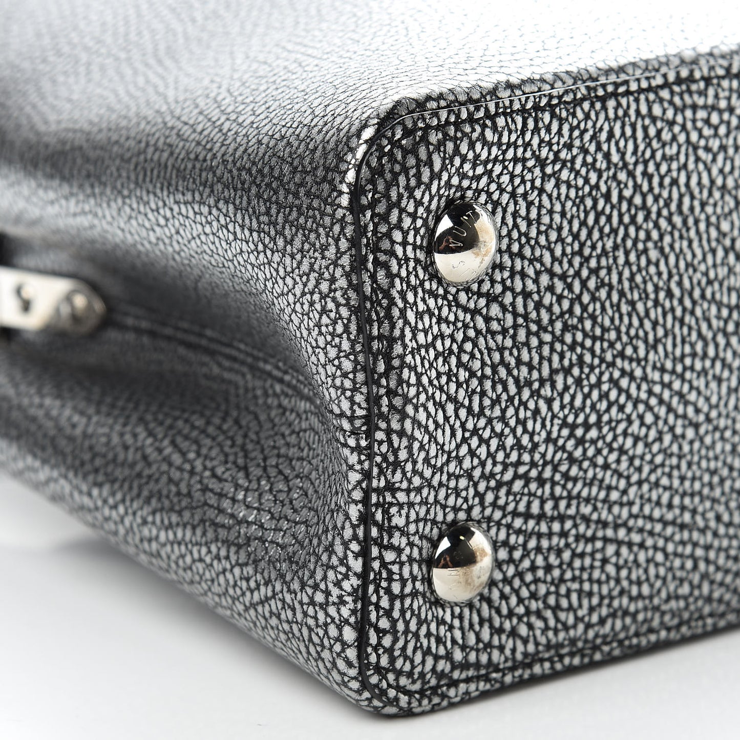 Taurillon Capucines PM Chrome