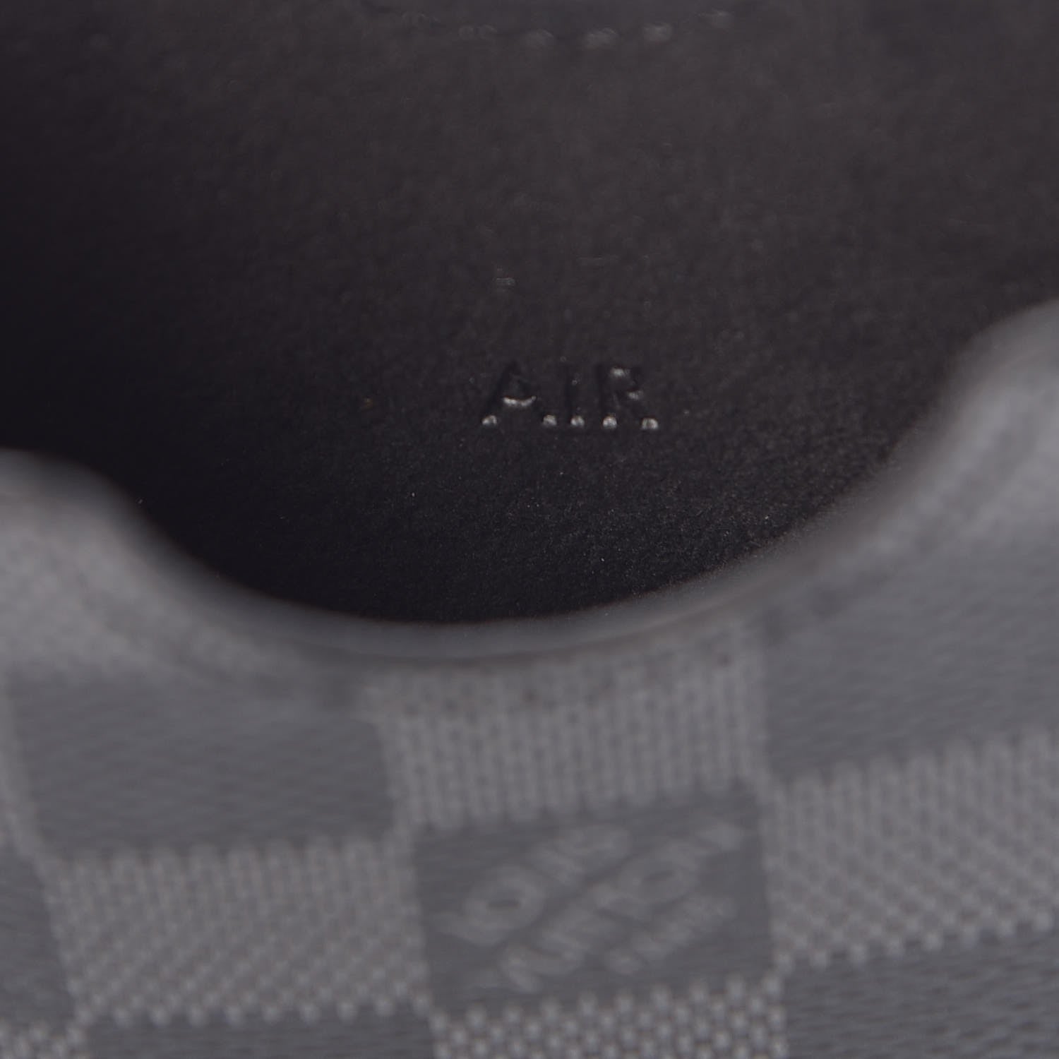 Louis Vuitton Damier Graphite Hardcase iPad Air 2 6 of 8