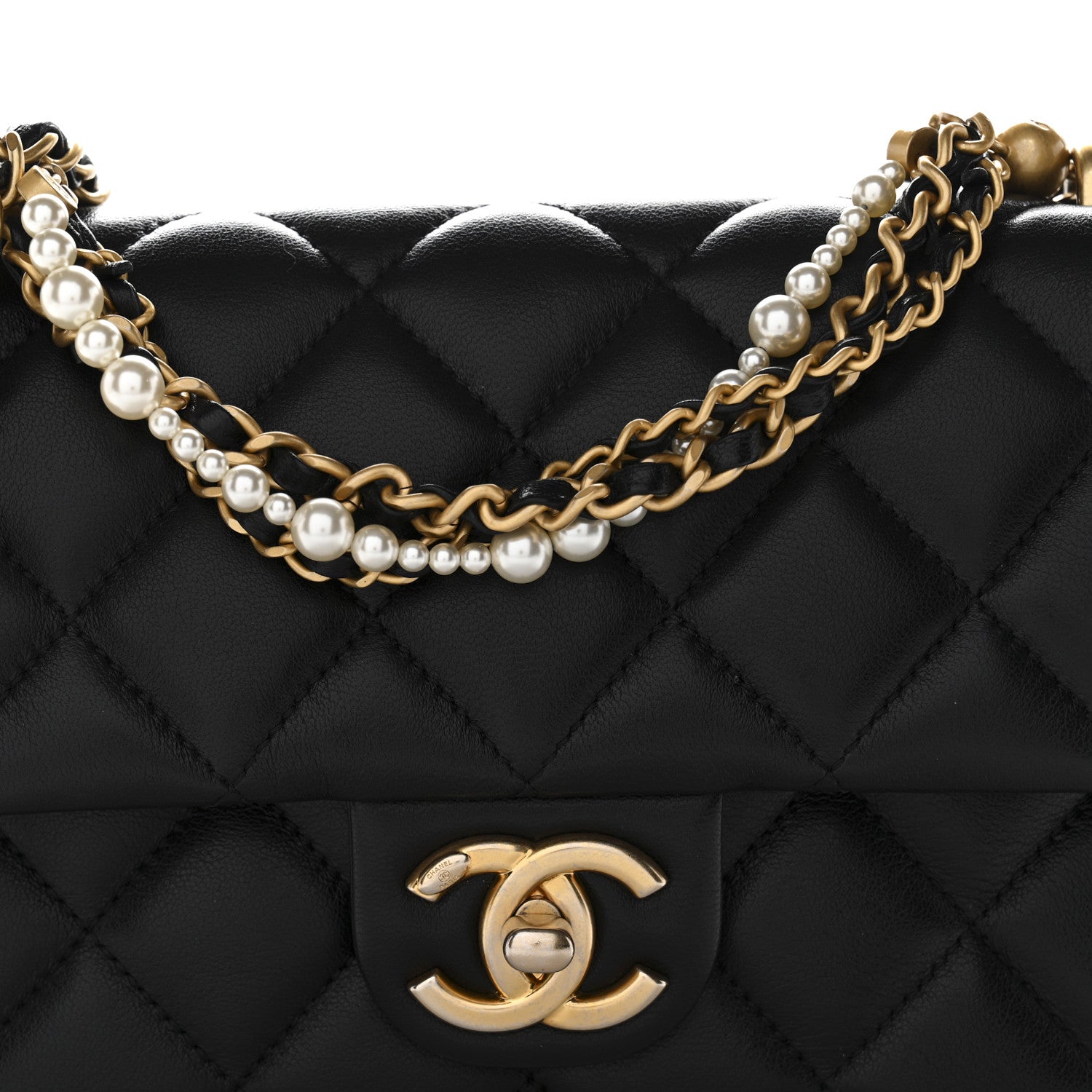 最終価格 CHANEL パールスモールバッグ Chanel Shiny Lambskin Quilted Pearl Twist Mini Square Flap Black