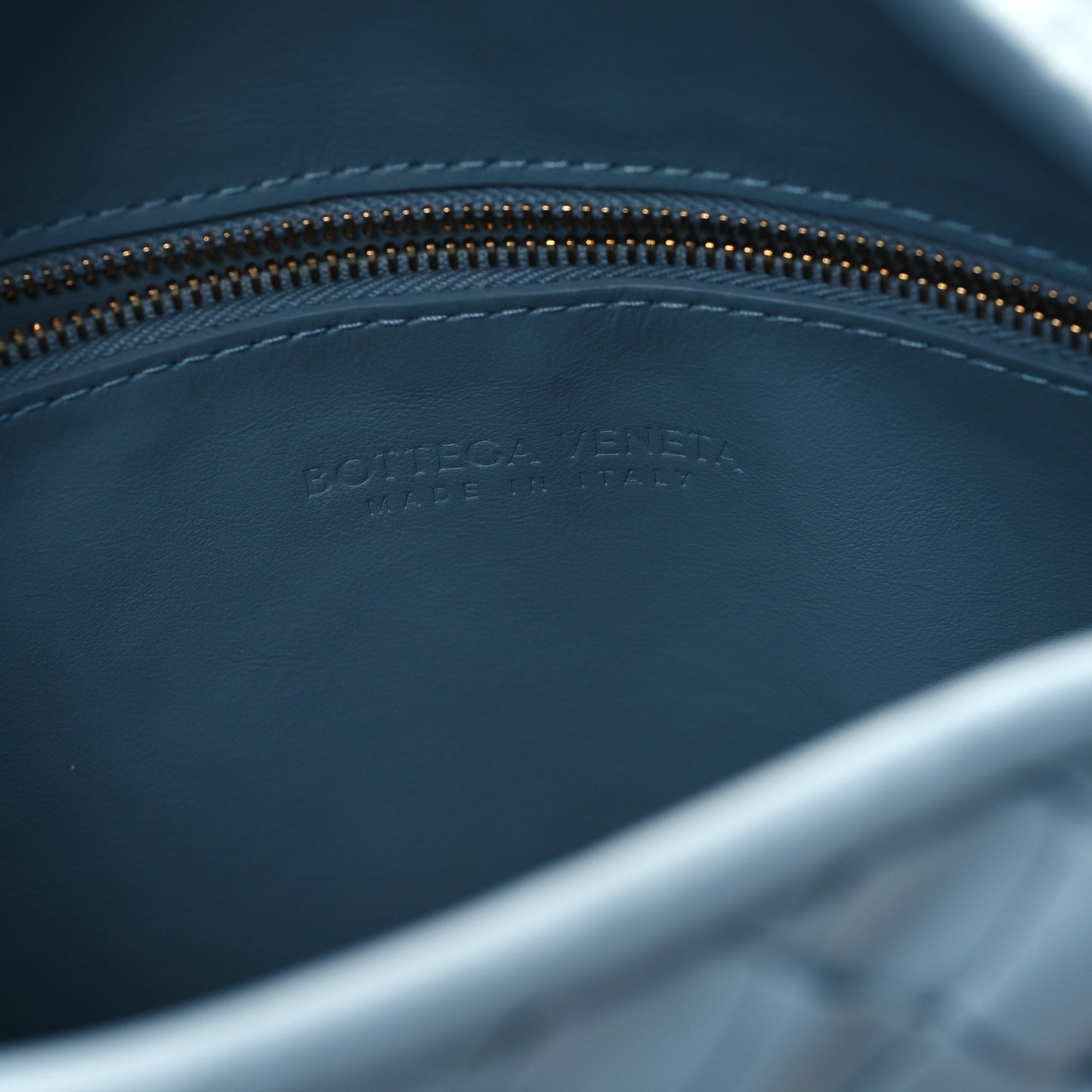 Calfskin Intrecciato Small Hop Ice