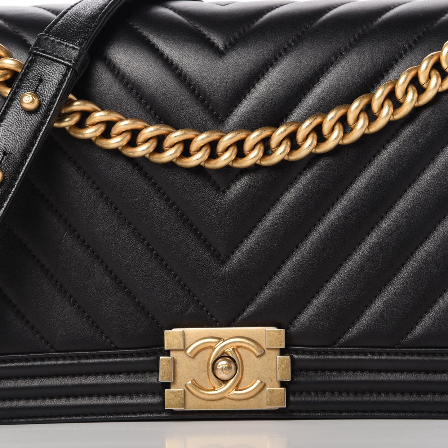 Lambskin Chevron Quilted New Medium Boy Flap Black